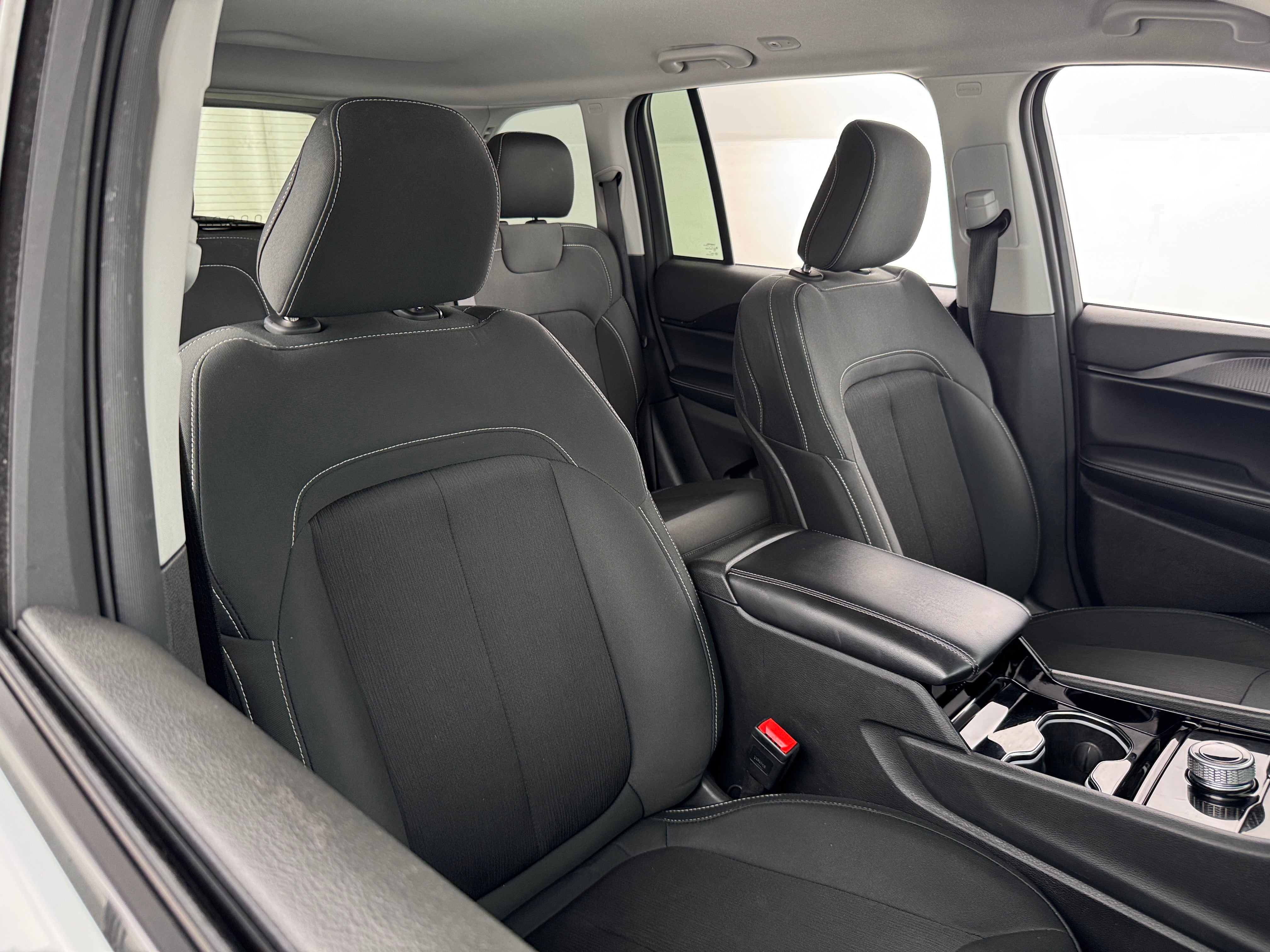 2023 Jeep Grand Cherokee Laredo 2
