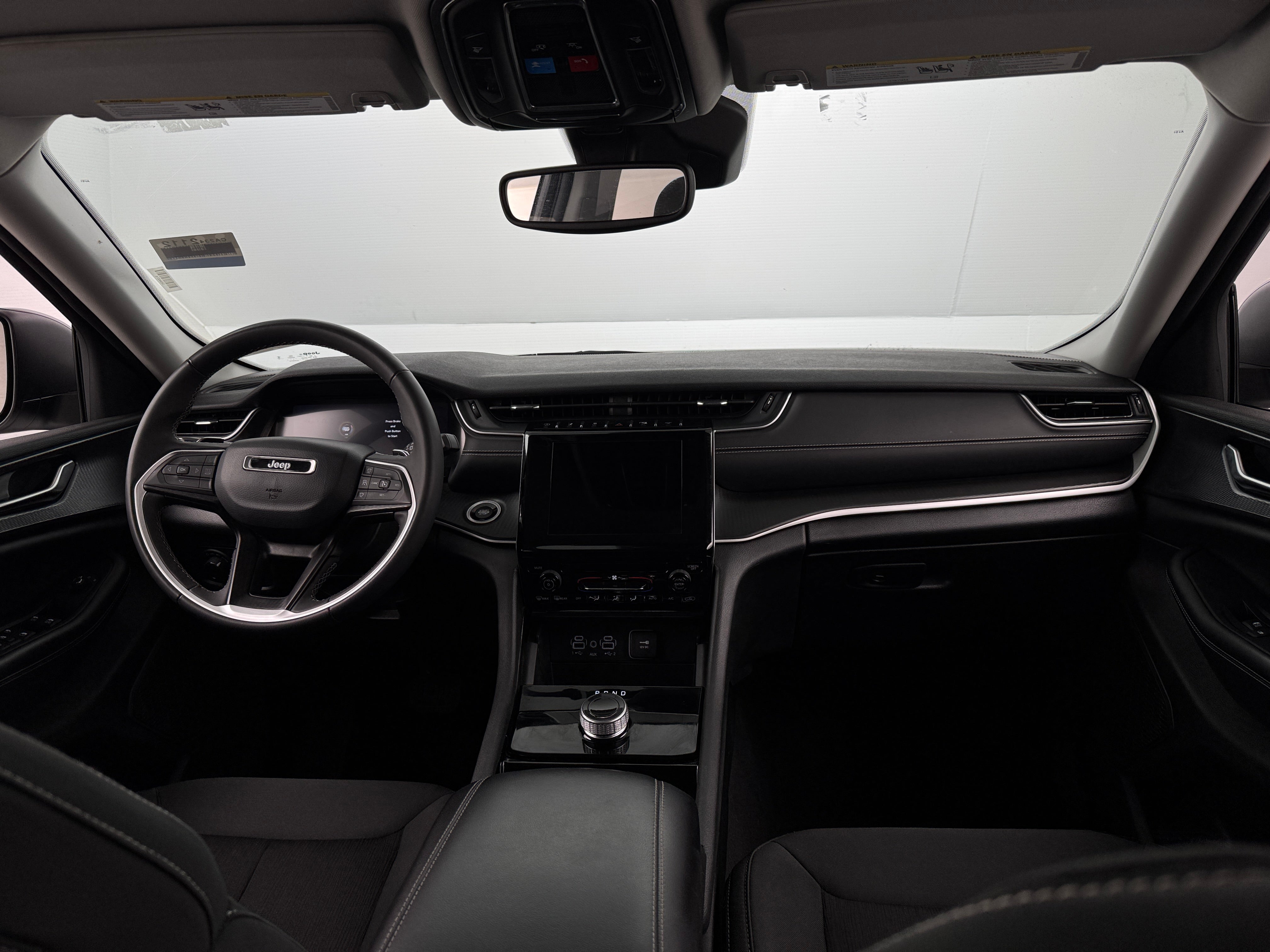2023 Jeep Grand Cherokee Laredo 3