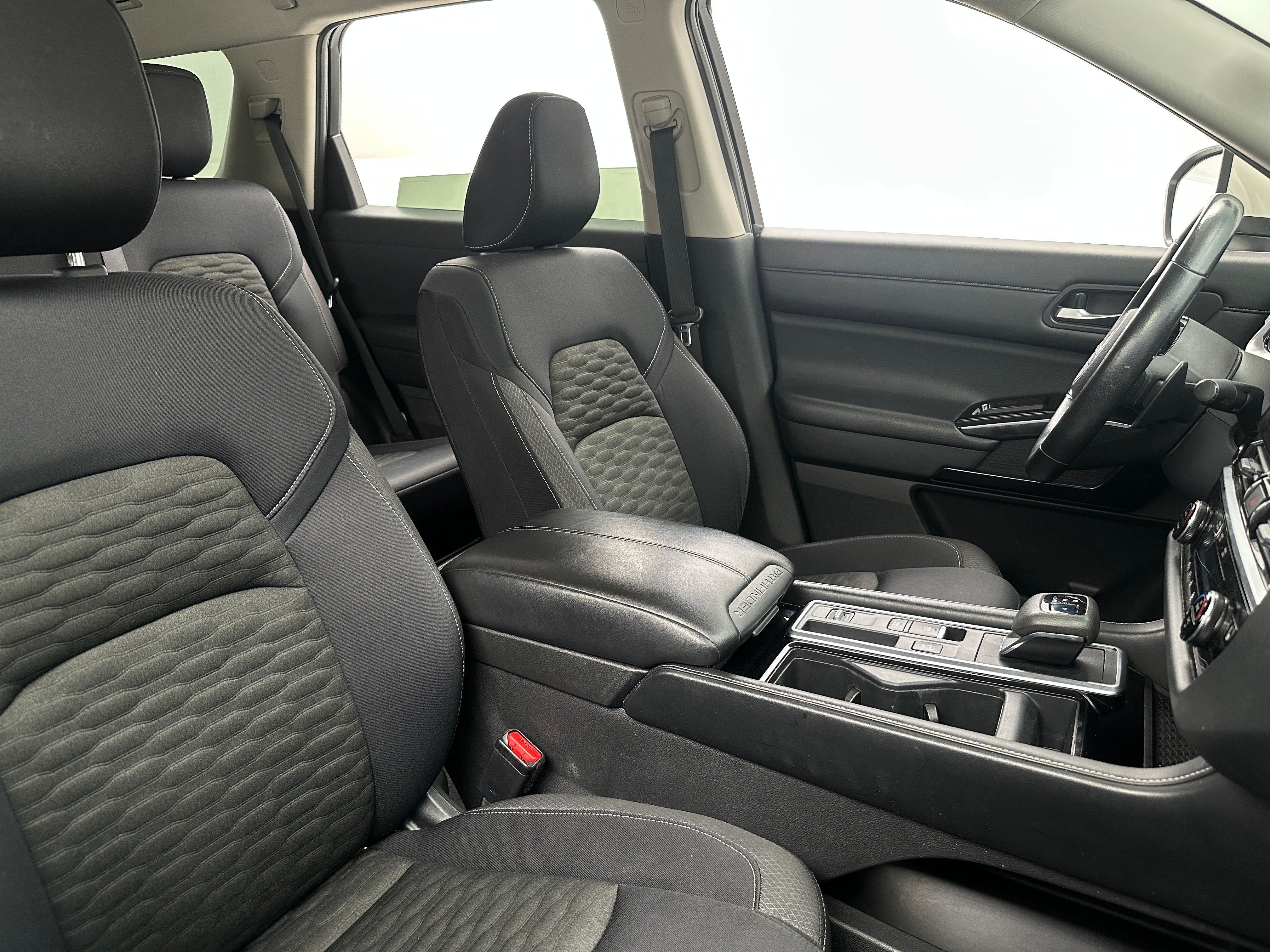 2022 Nissan Pathfinder SV 2
