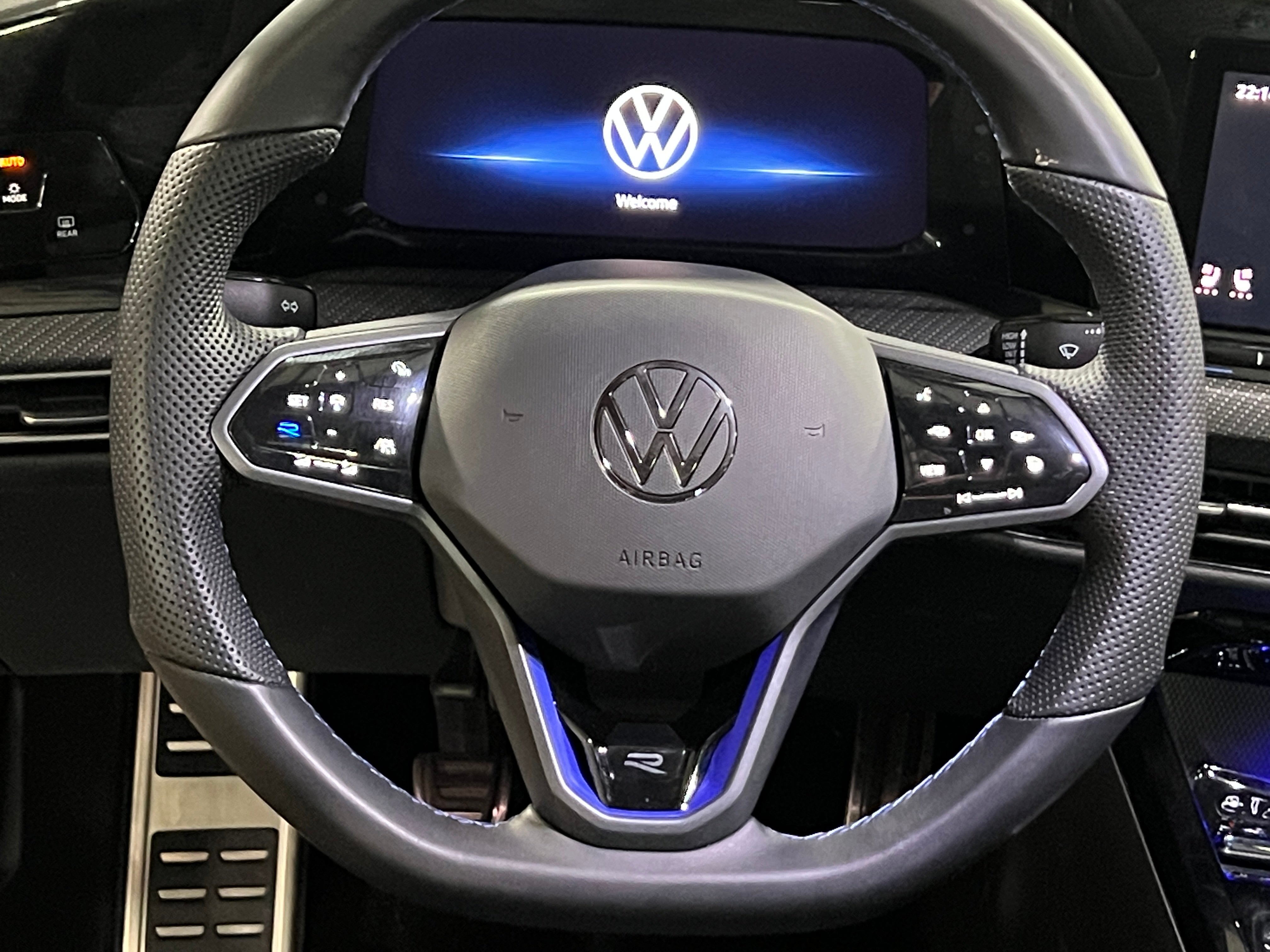 2023 Volkswagen Golf R 4