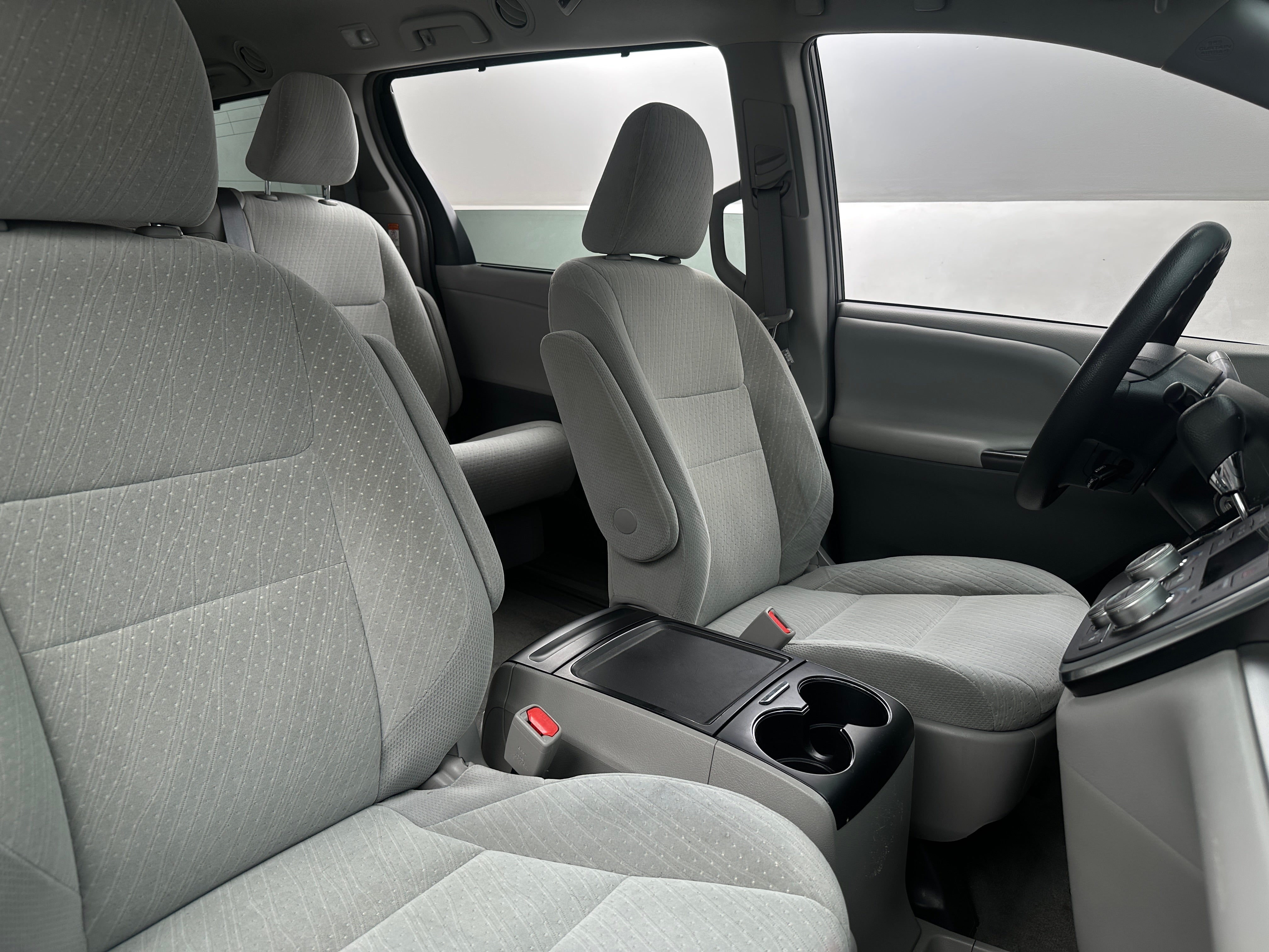 2018 Toyota Sienna LE 2
