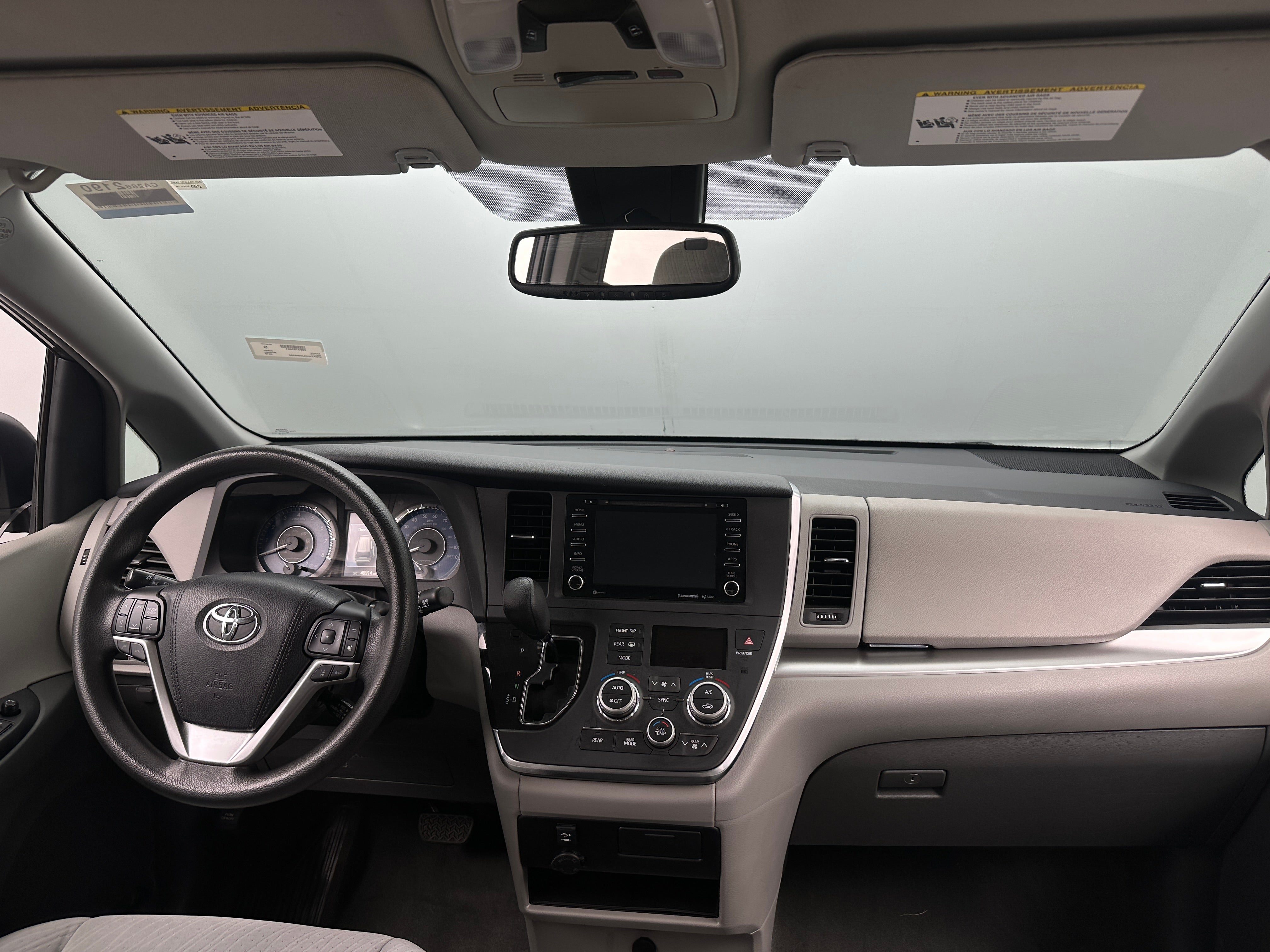 2018 Toyota Sienna LE 3