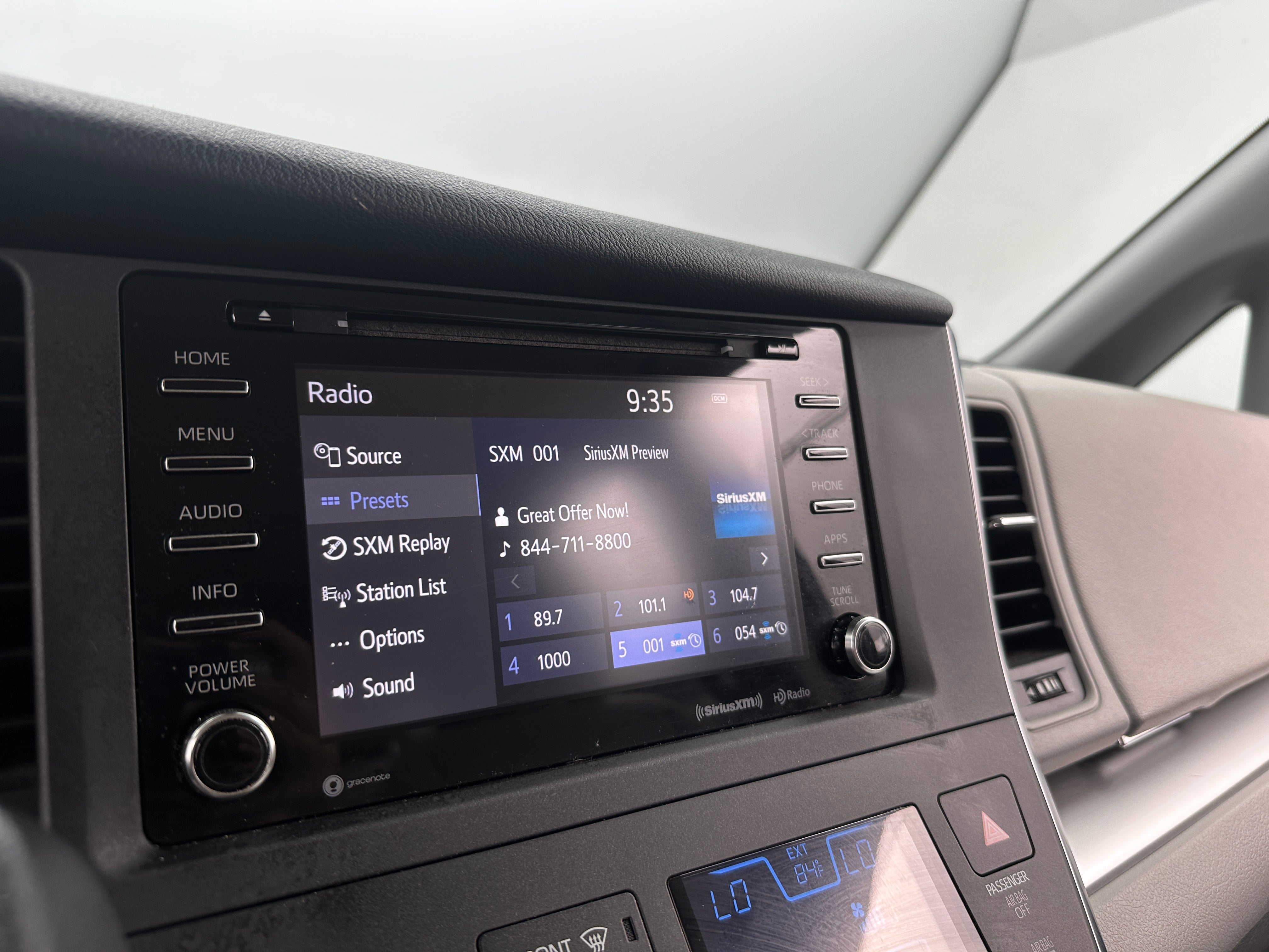 2018 Toyota Sienna LE 4