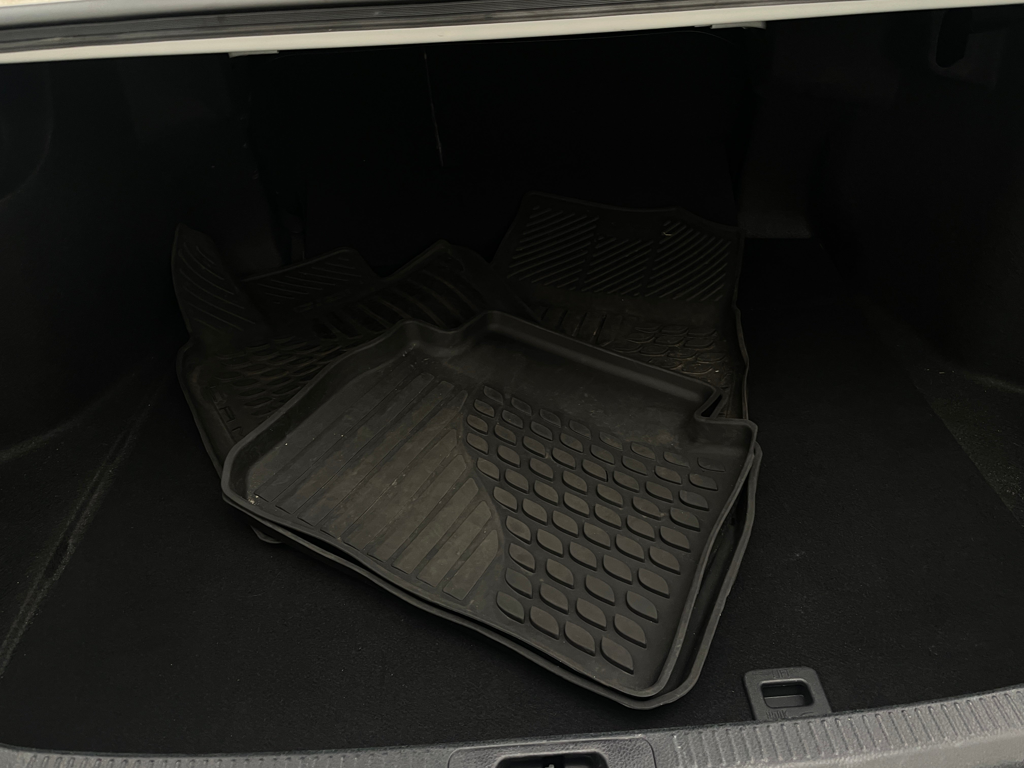 2020 Toyota Camry SE 7
