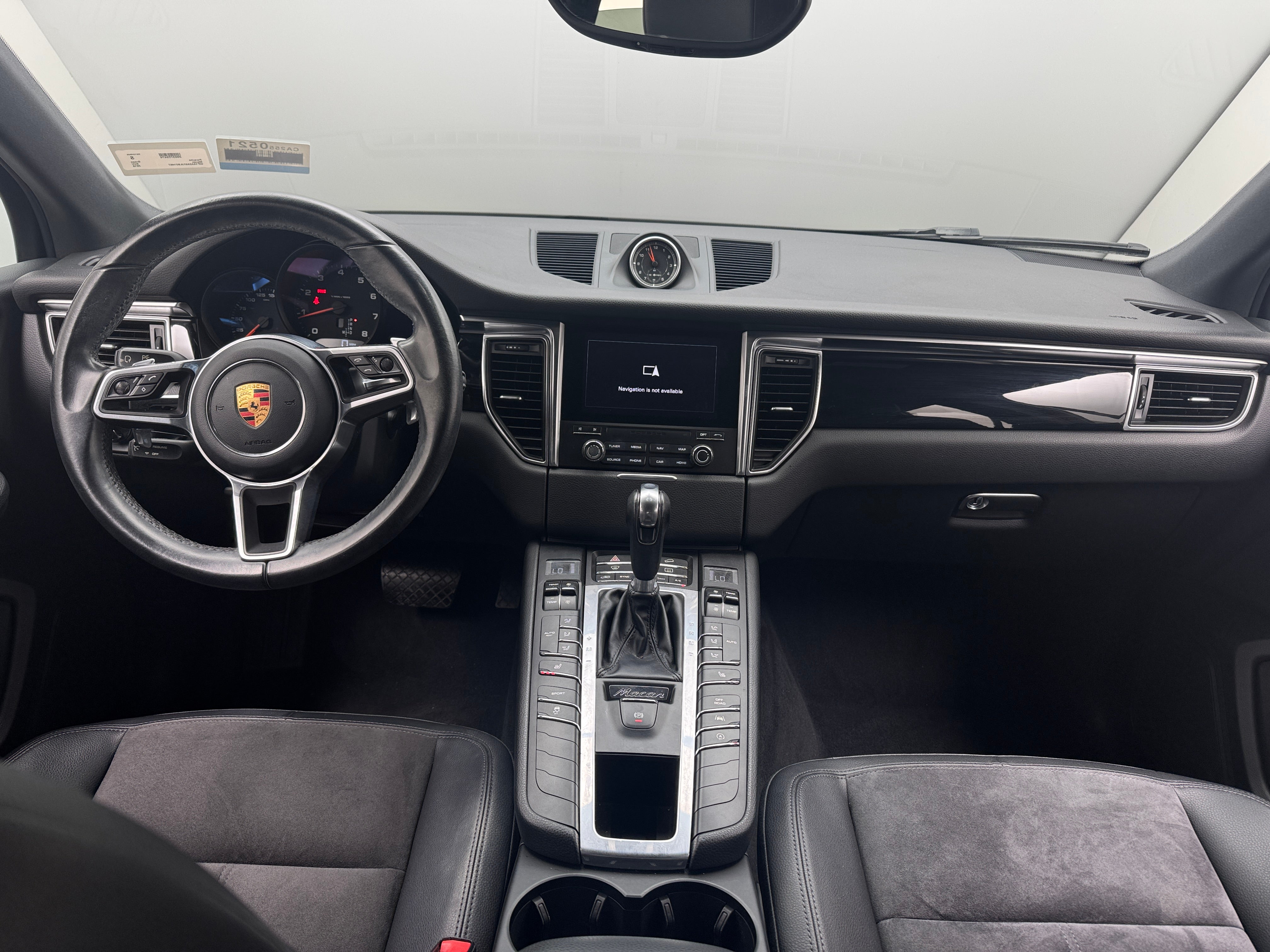 2018 Porsche Macan Base 2