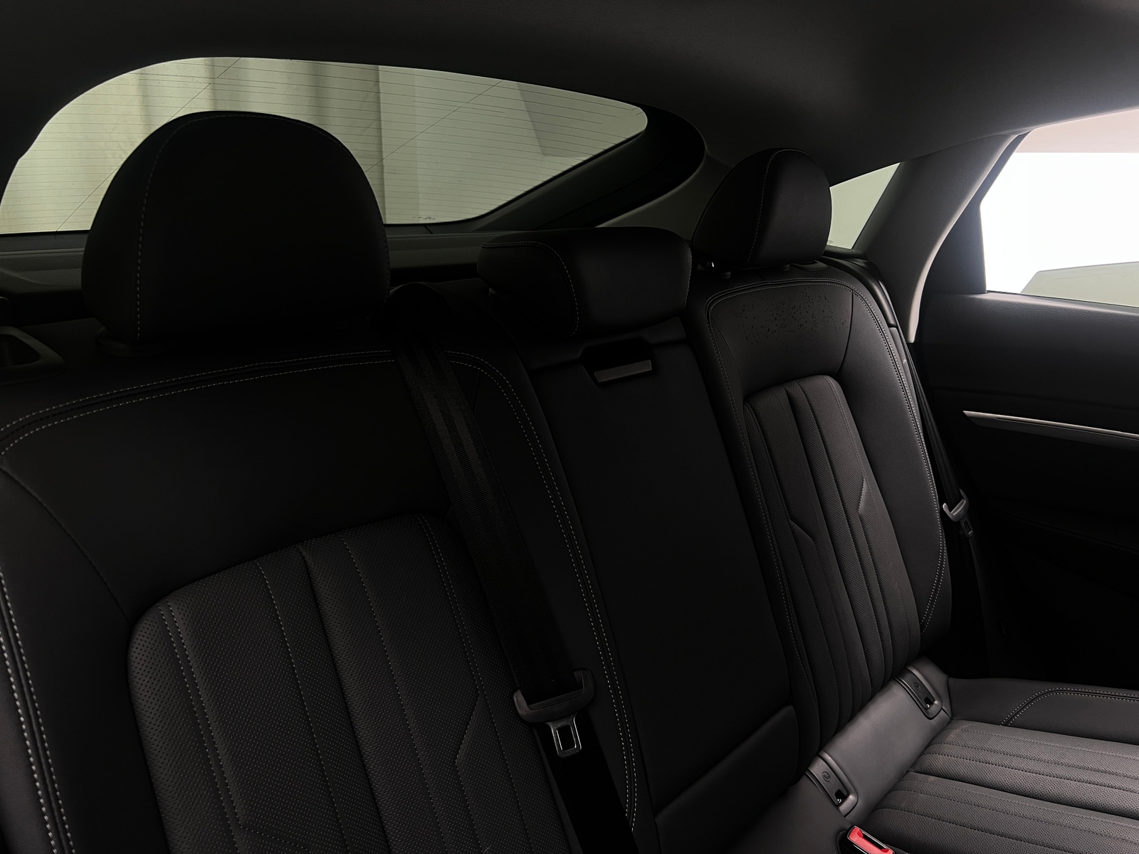 Thumbnail: 2022 Audi e-tron S - 5
