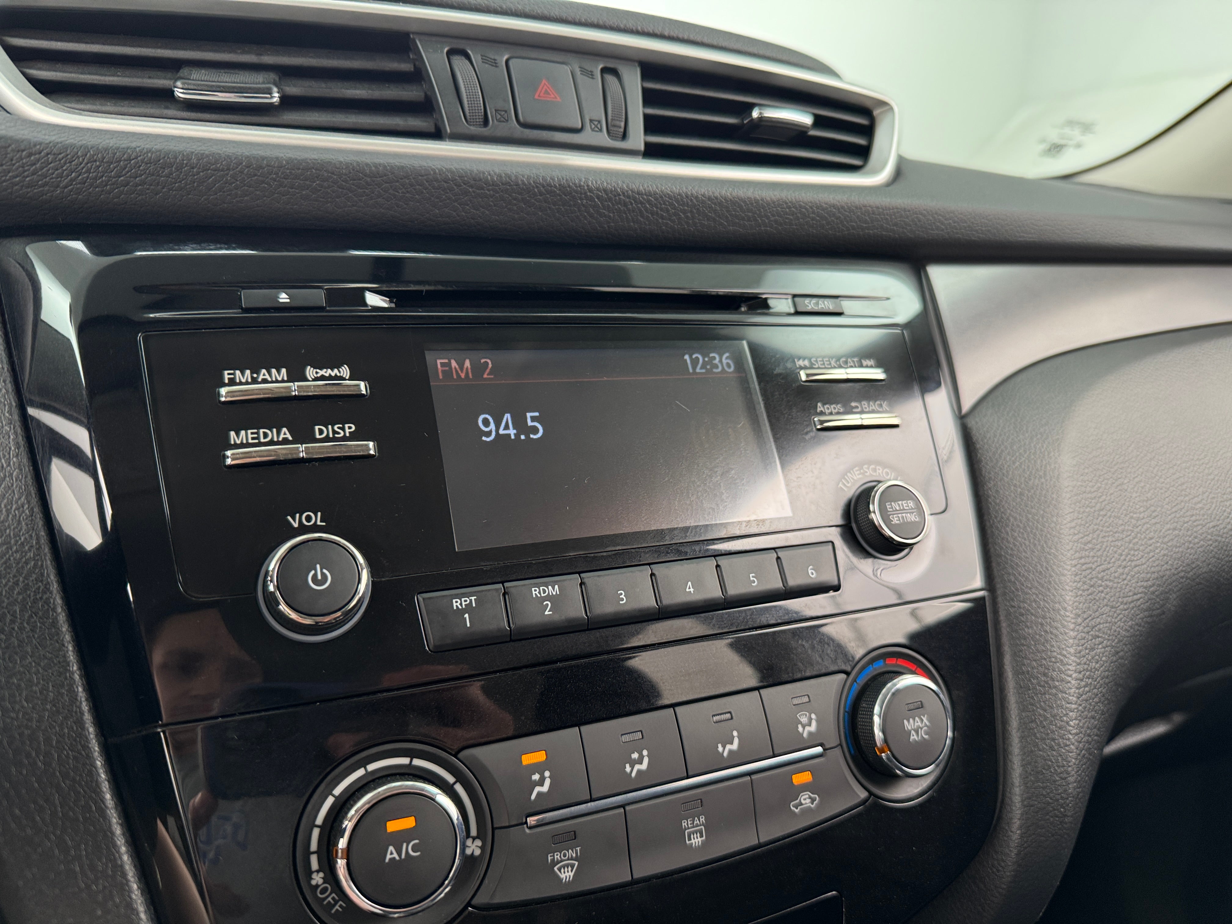 2016 Nissan Rogue S 4