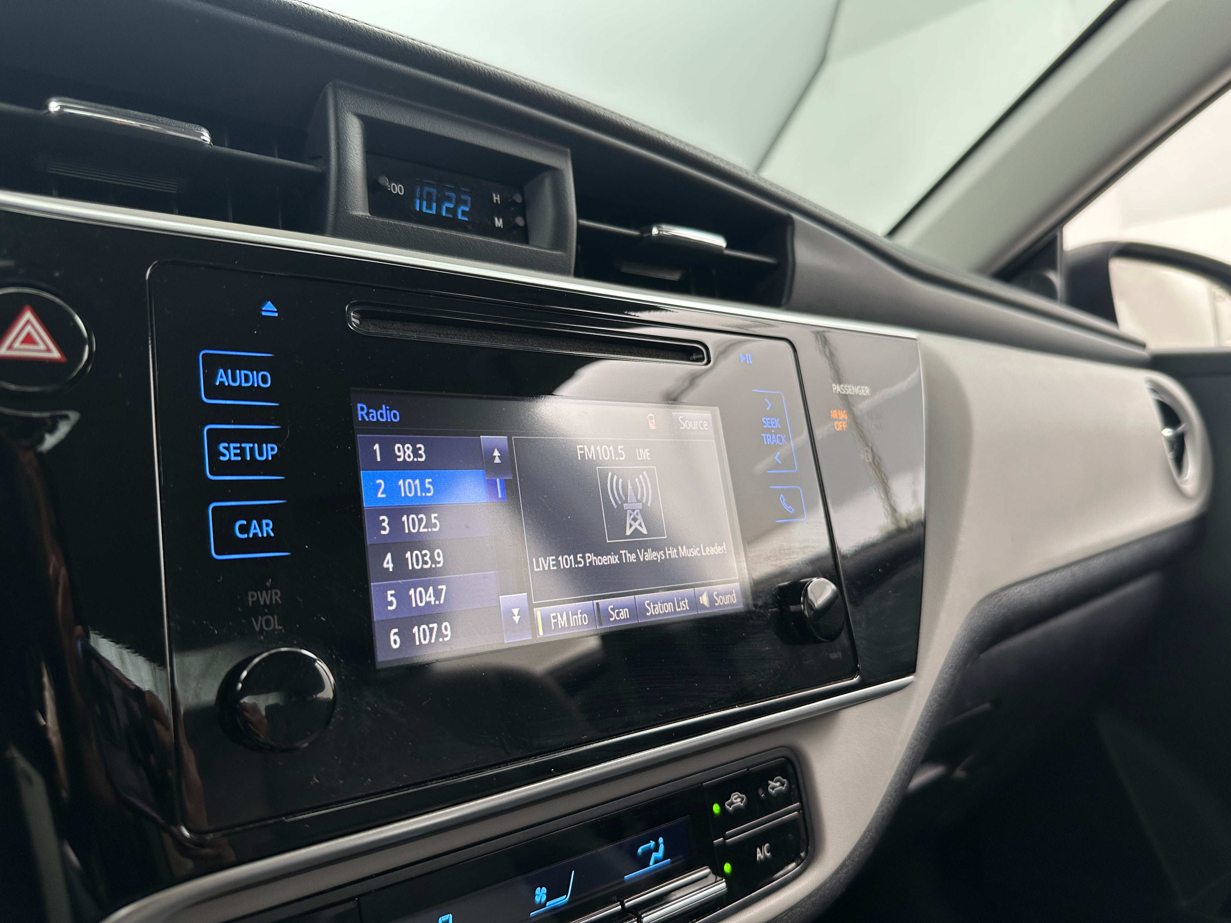 2017 Toyota Corolla LE 4