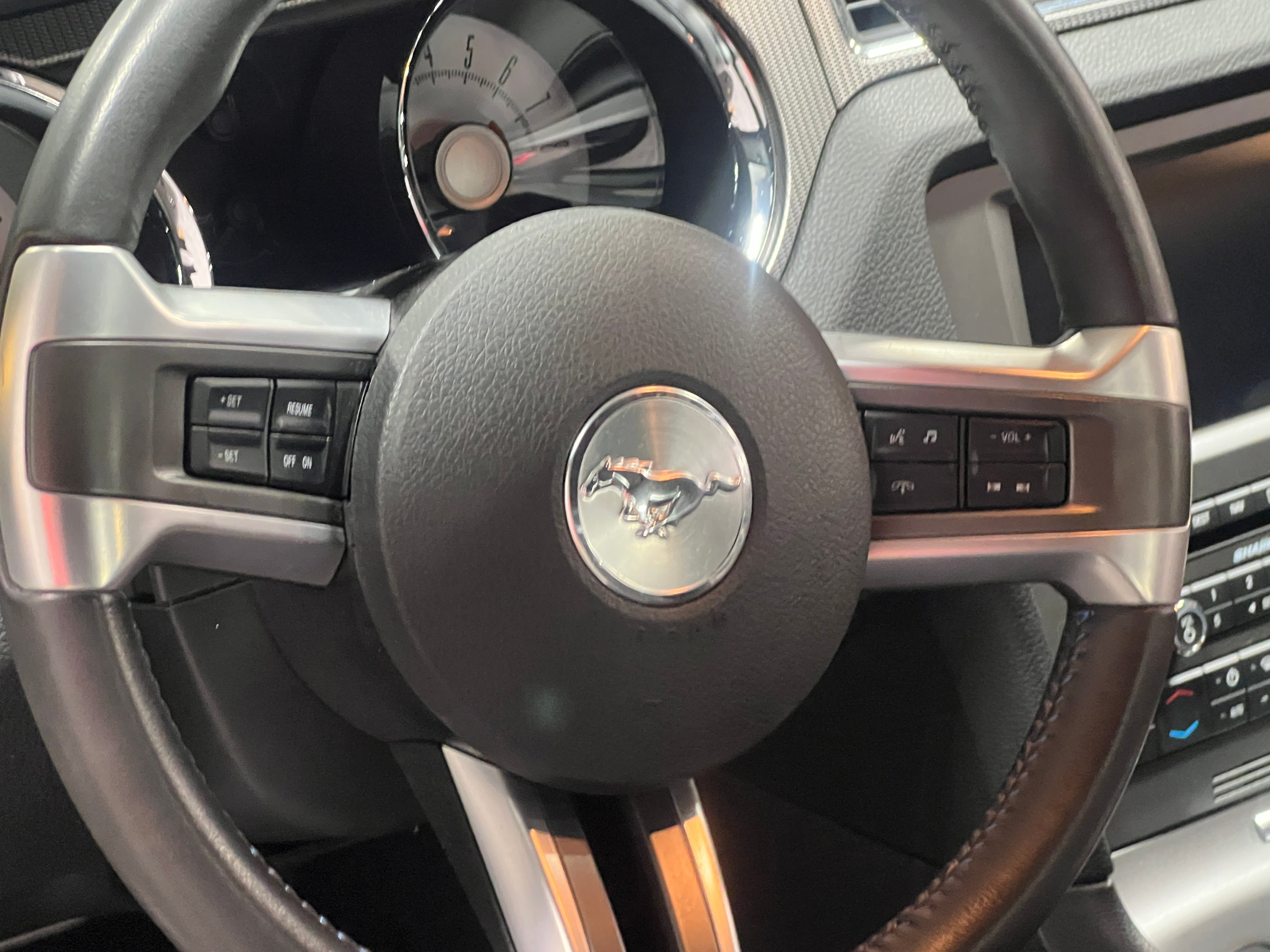 2010 Ford Mustang GT Premium 3