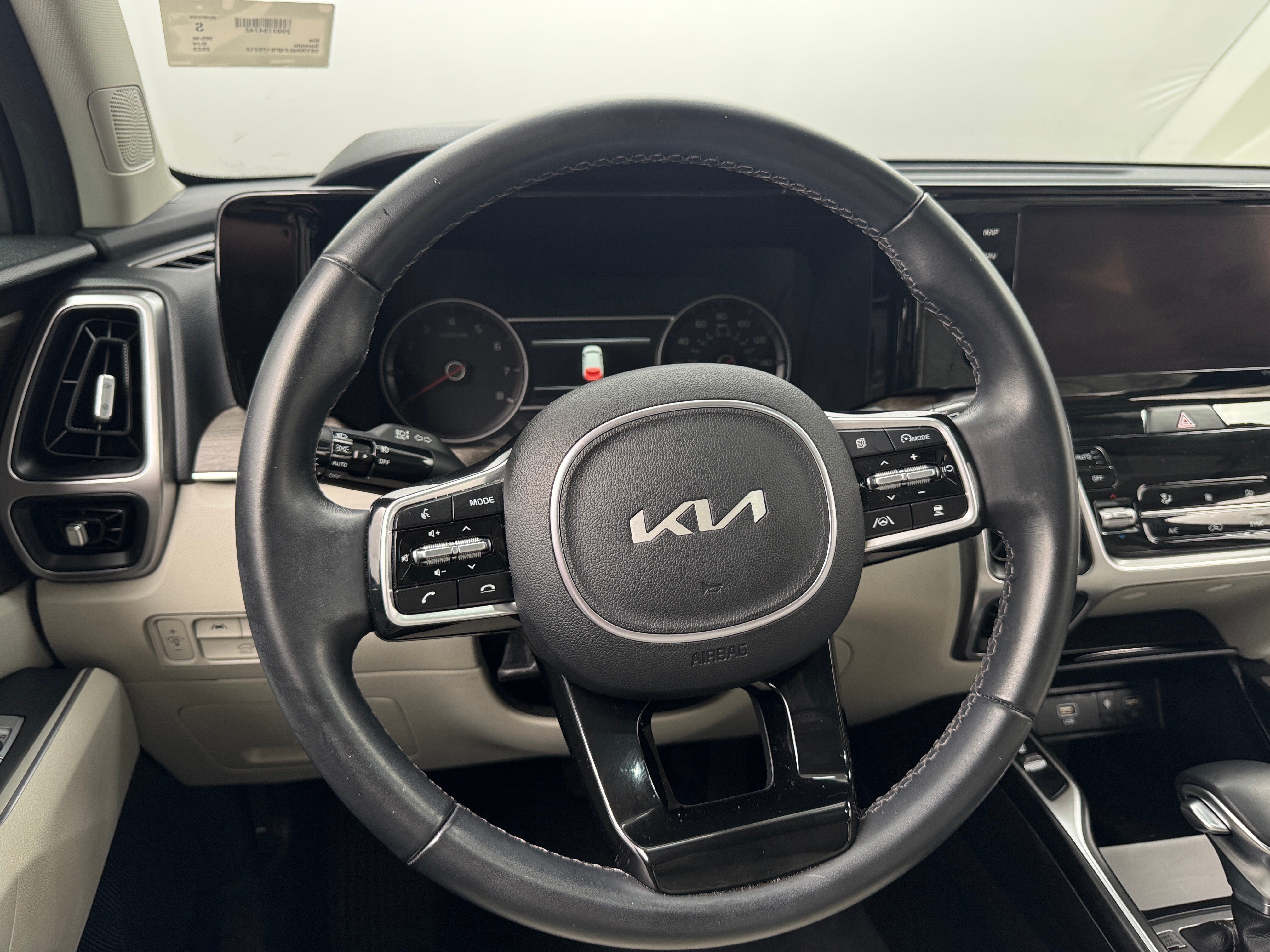 Thumbnail: 2023 Kia Sorento - 4
