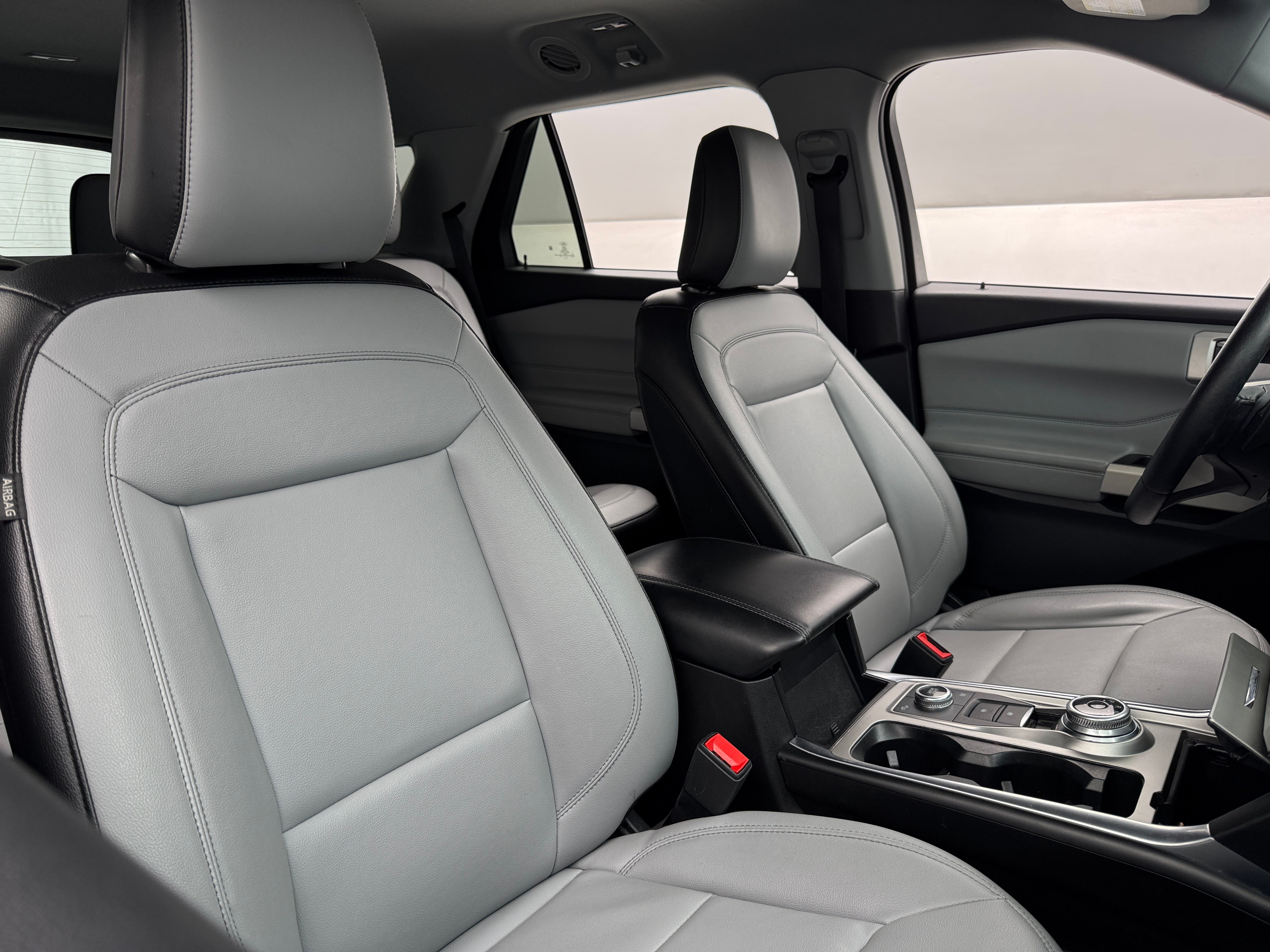 2021 Ford Explorer XLT 2