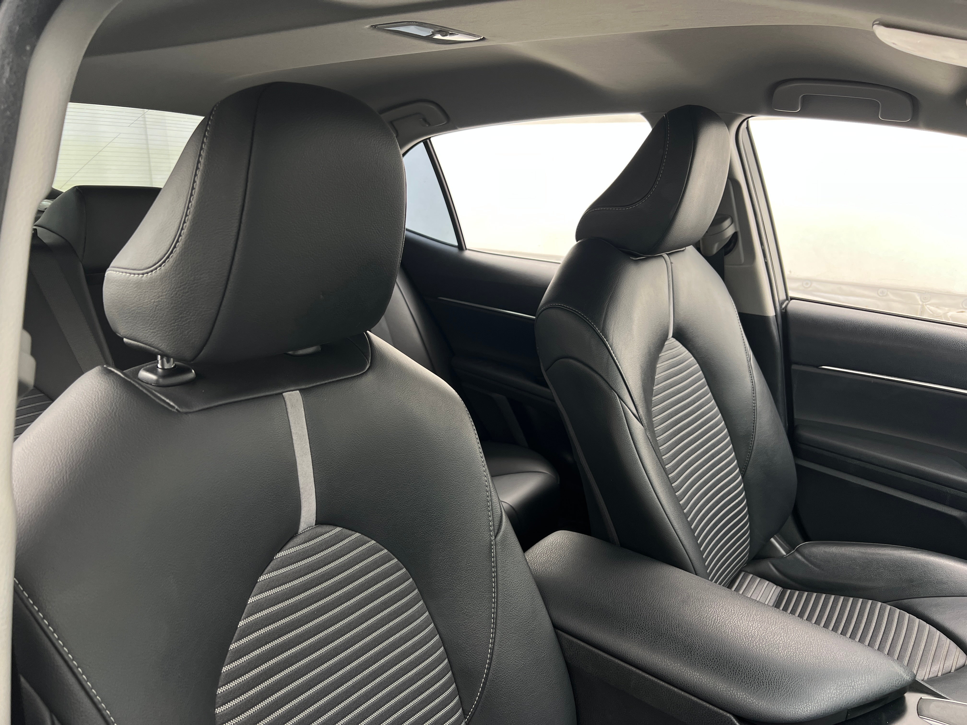 2018 Toyota Camry SE 2