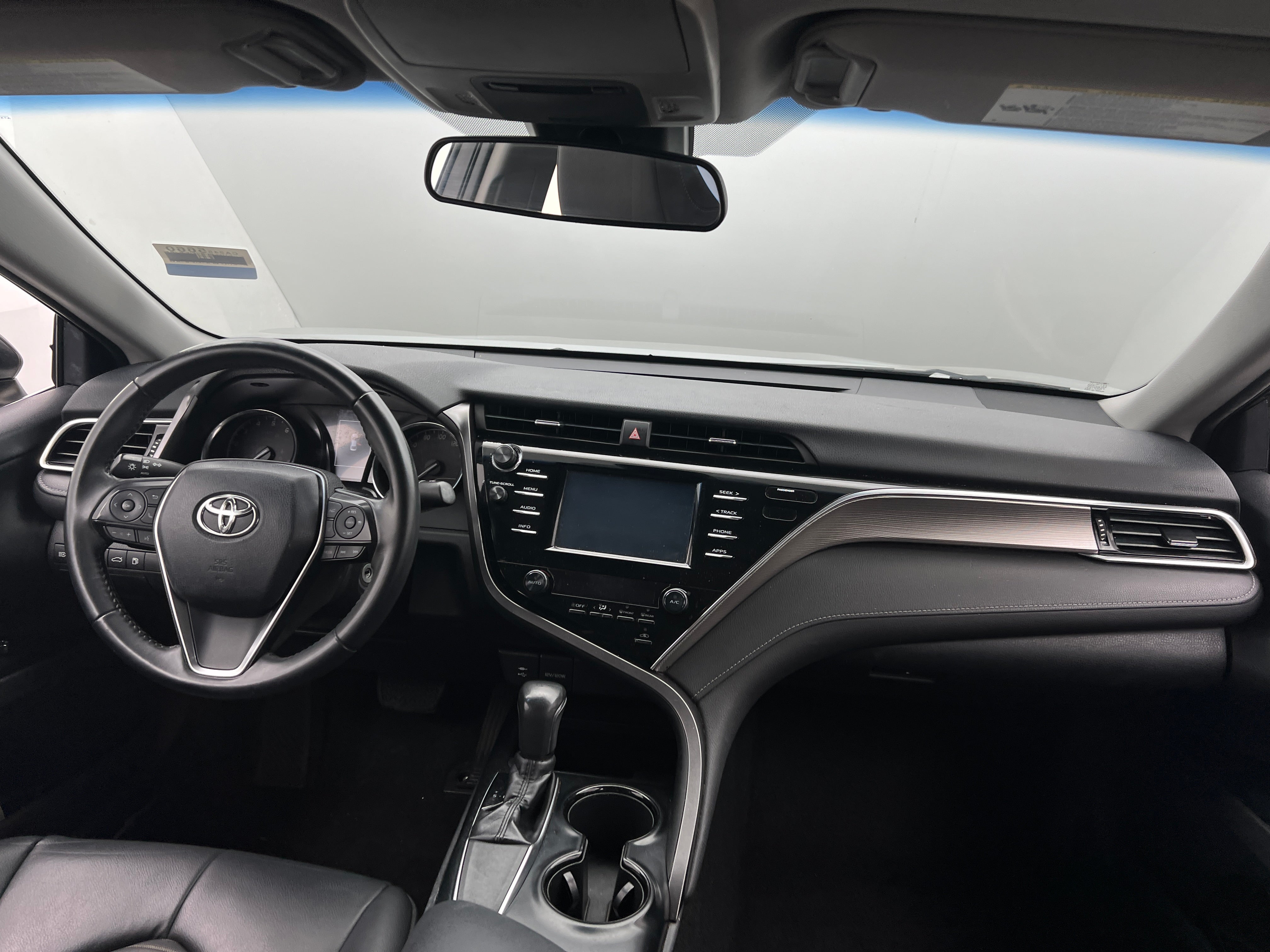 2018 Toyota Camry SE 3