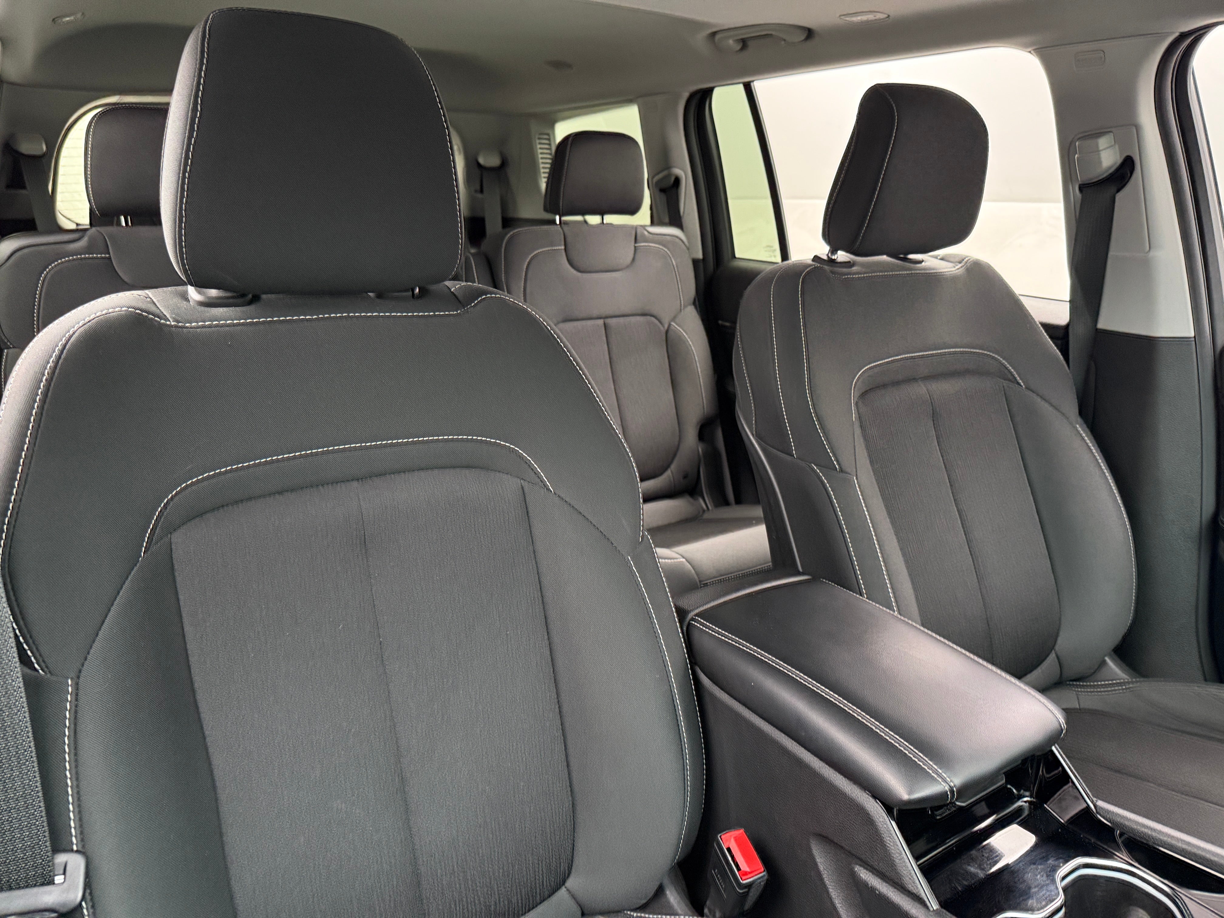 2023 Jeep Grand Cherokee L Laredo 2