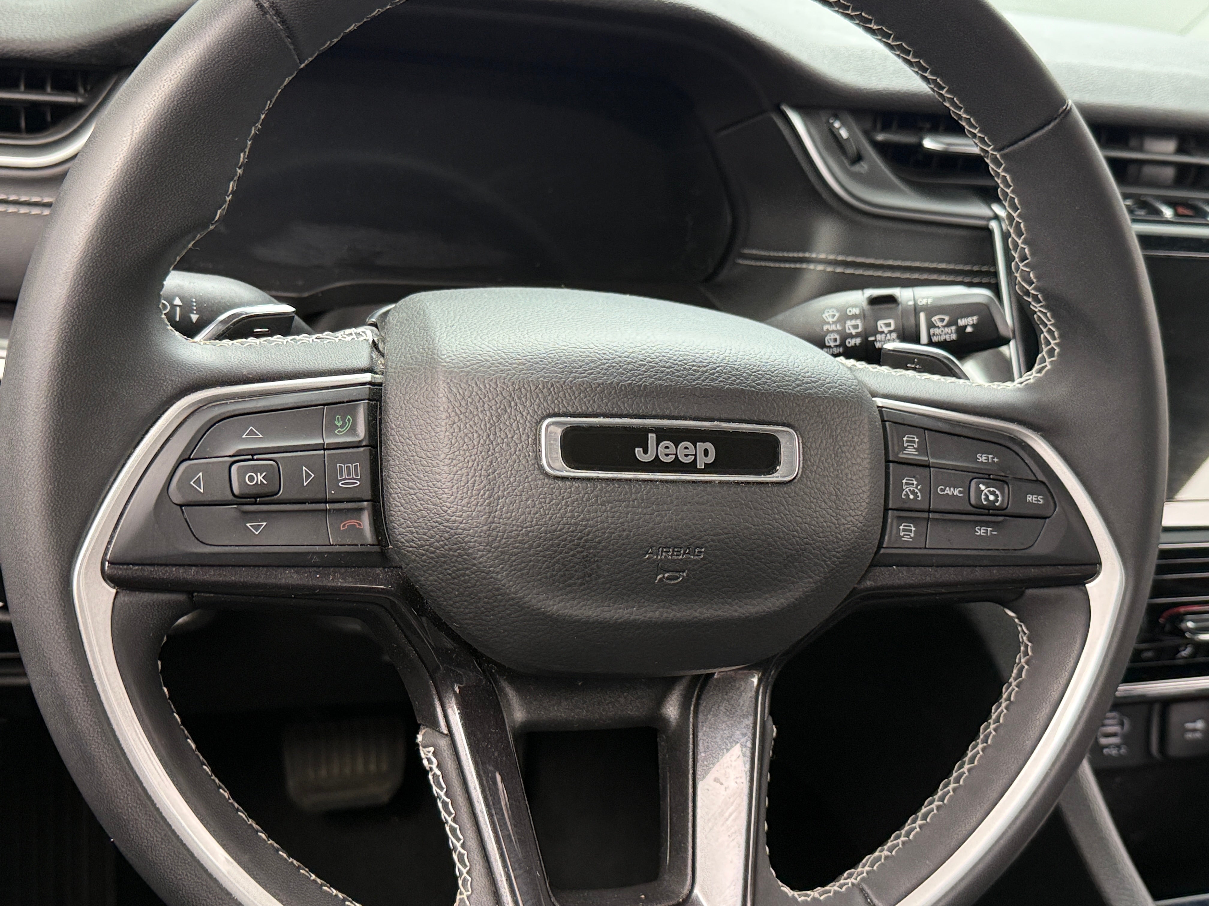 2023 Jeep Grand Cherokee L Laredo 5