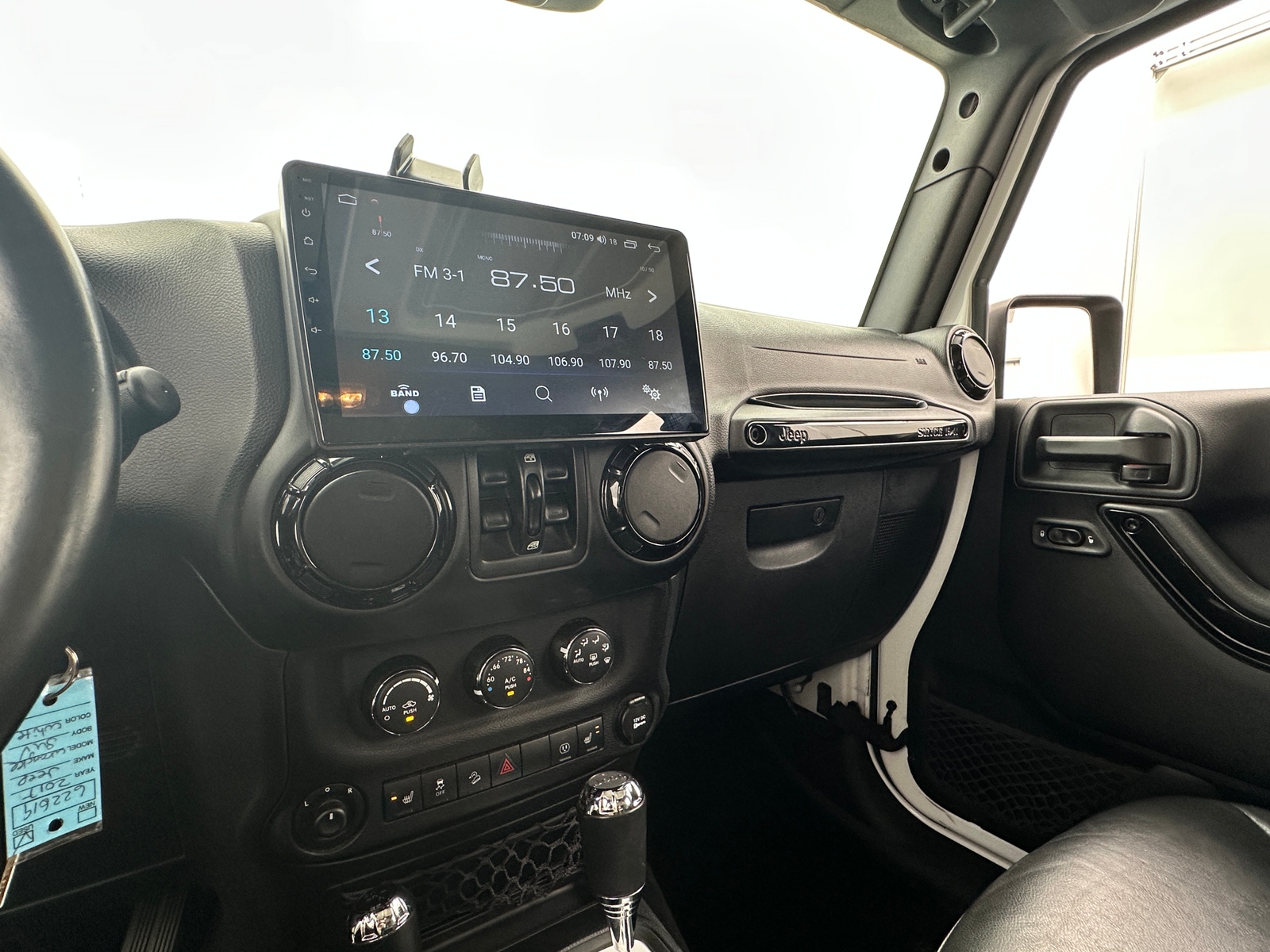 Thumbnail: 2017 Jeep Wrangler - 3