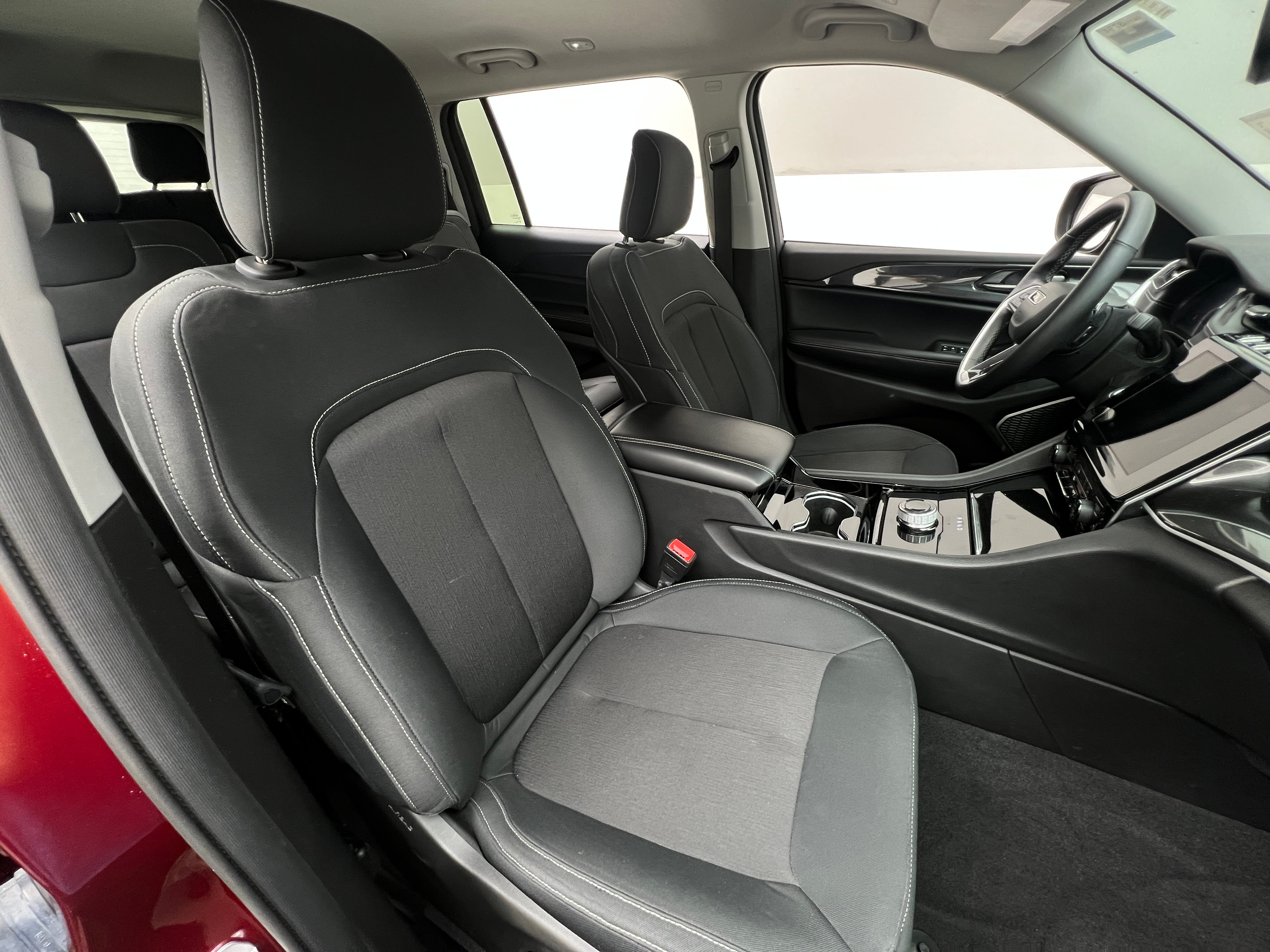 2022 Jeep Grand Cherokee L Laredo 2