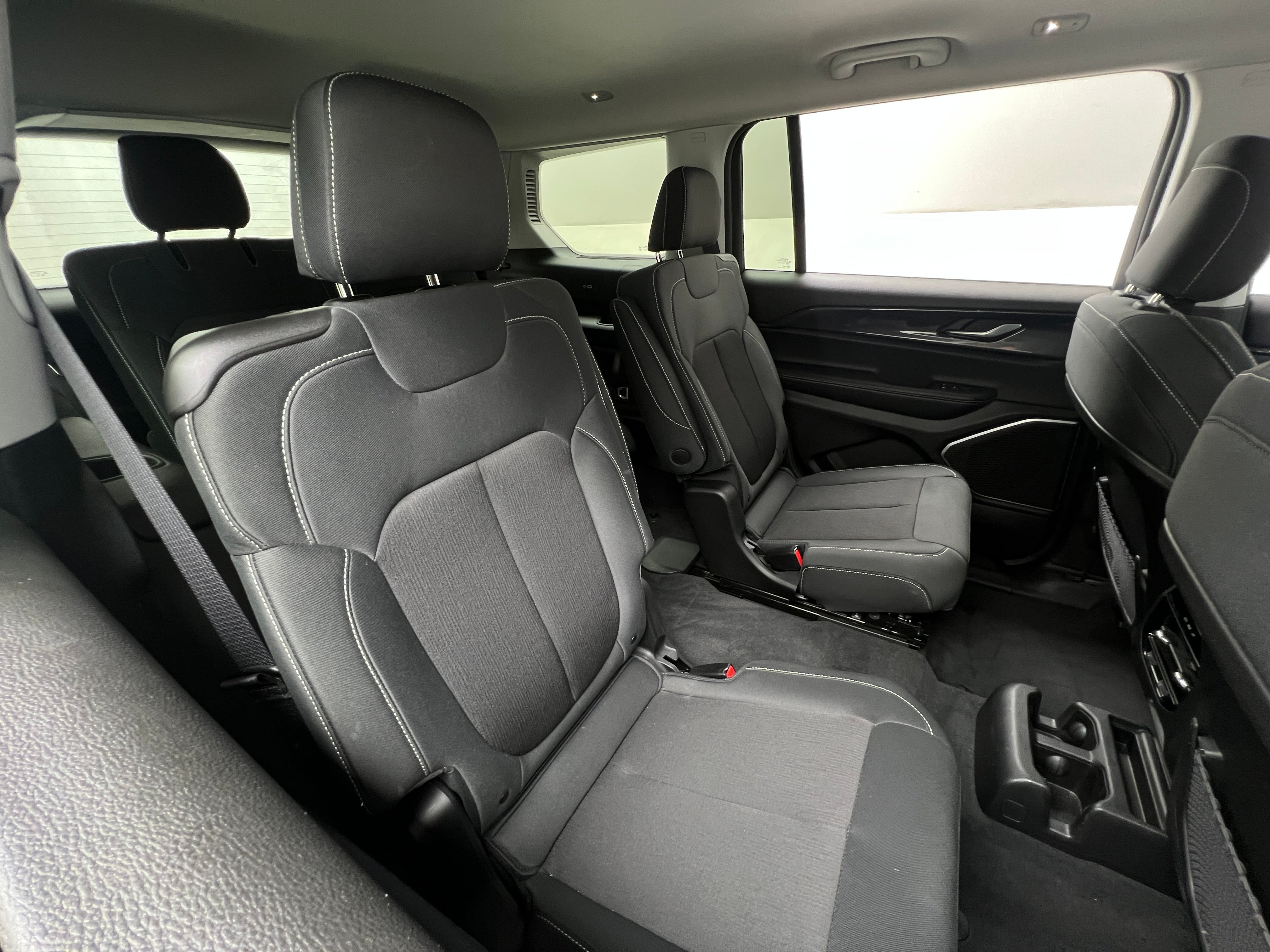 2022 Jeep Grand Cherokee L Laredo 6
