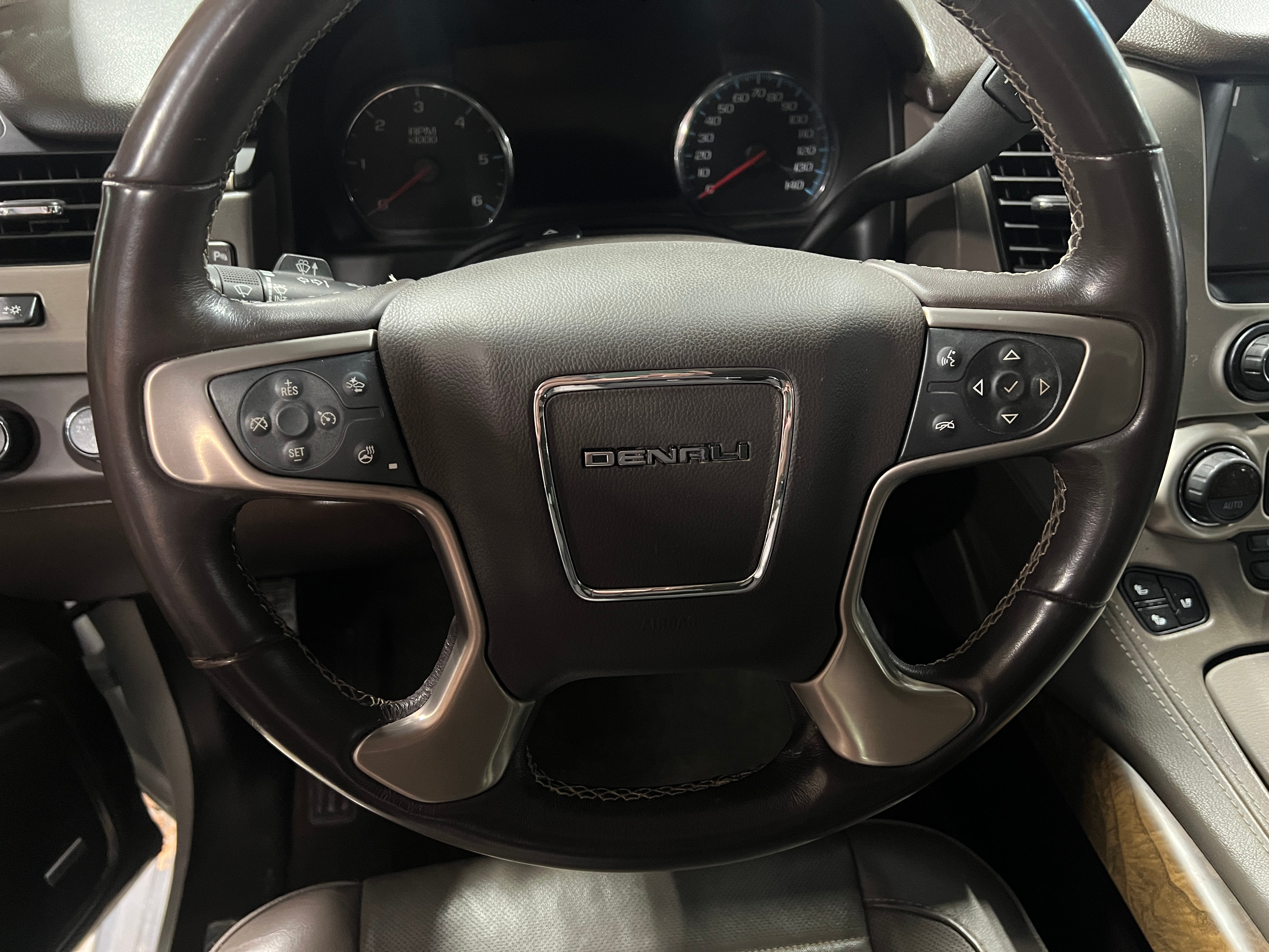 2019 GMC Yukon XL Denali 4