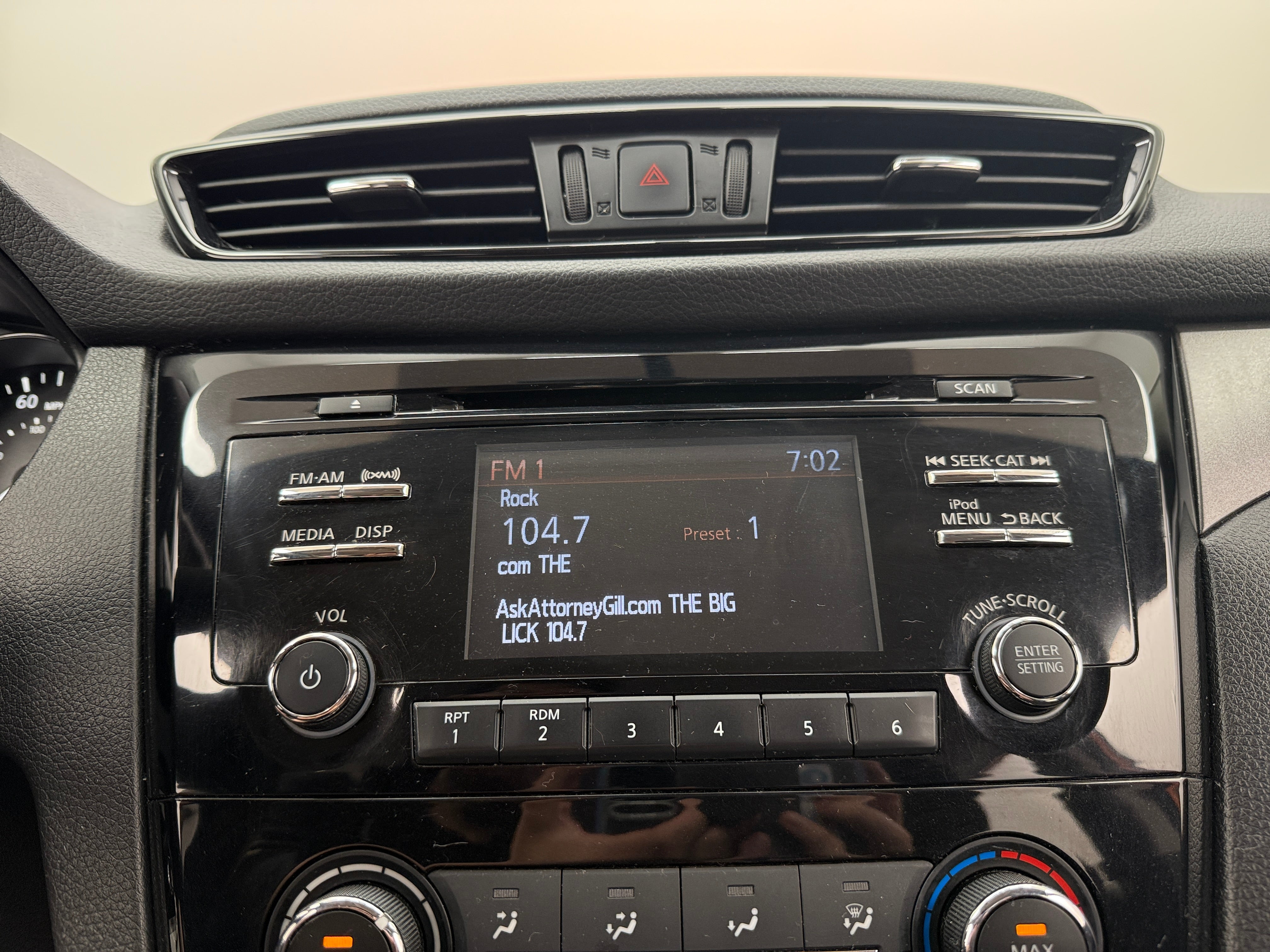 2017 Nissan Rogue Sport S 4