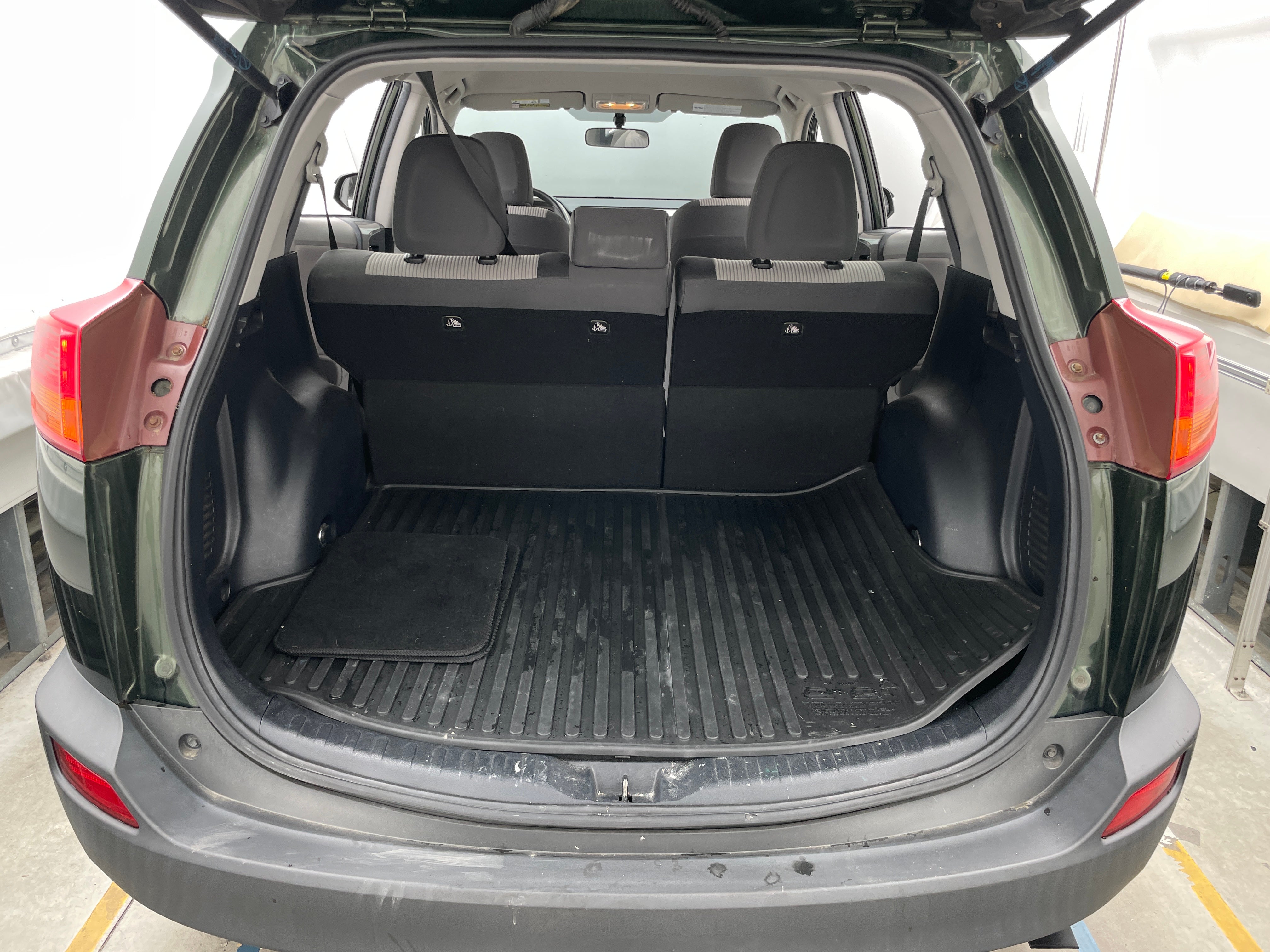 2013 Toyota RAV4 LE 7