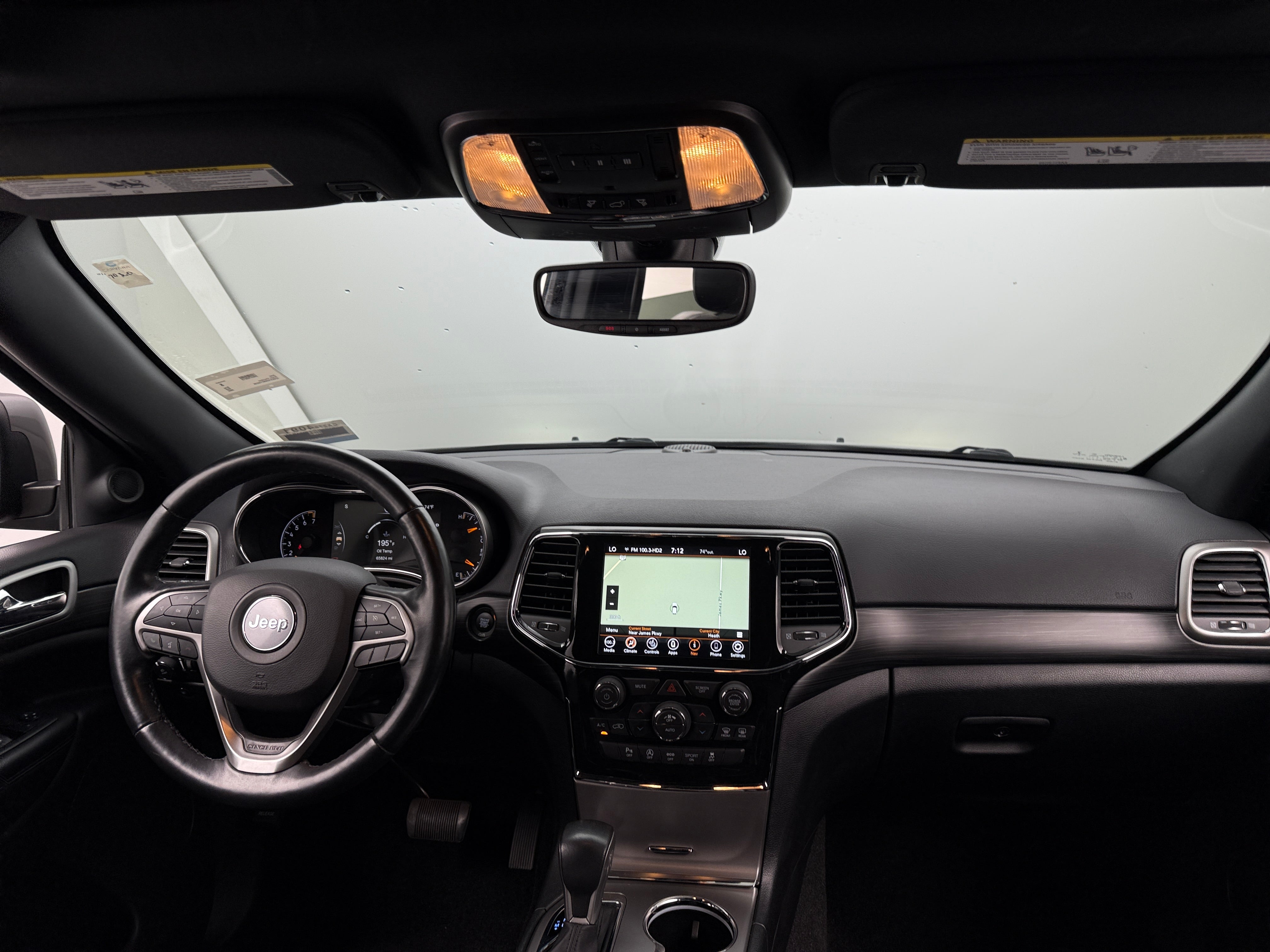 2022 Jeep Grand Cherokee Laredo 2