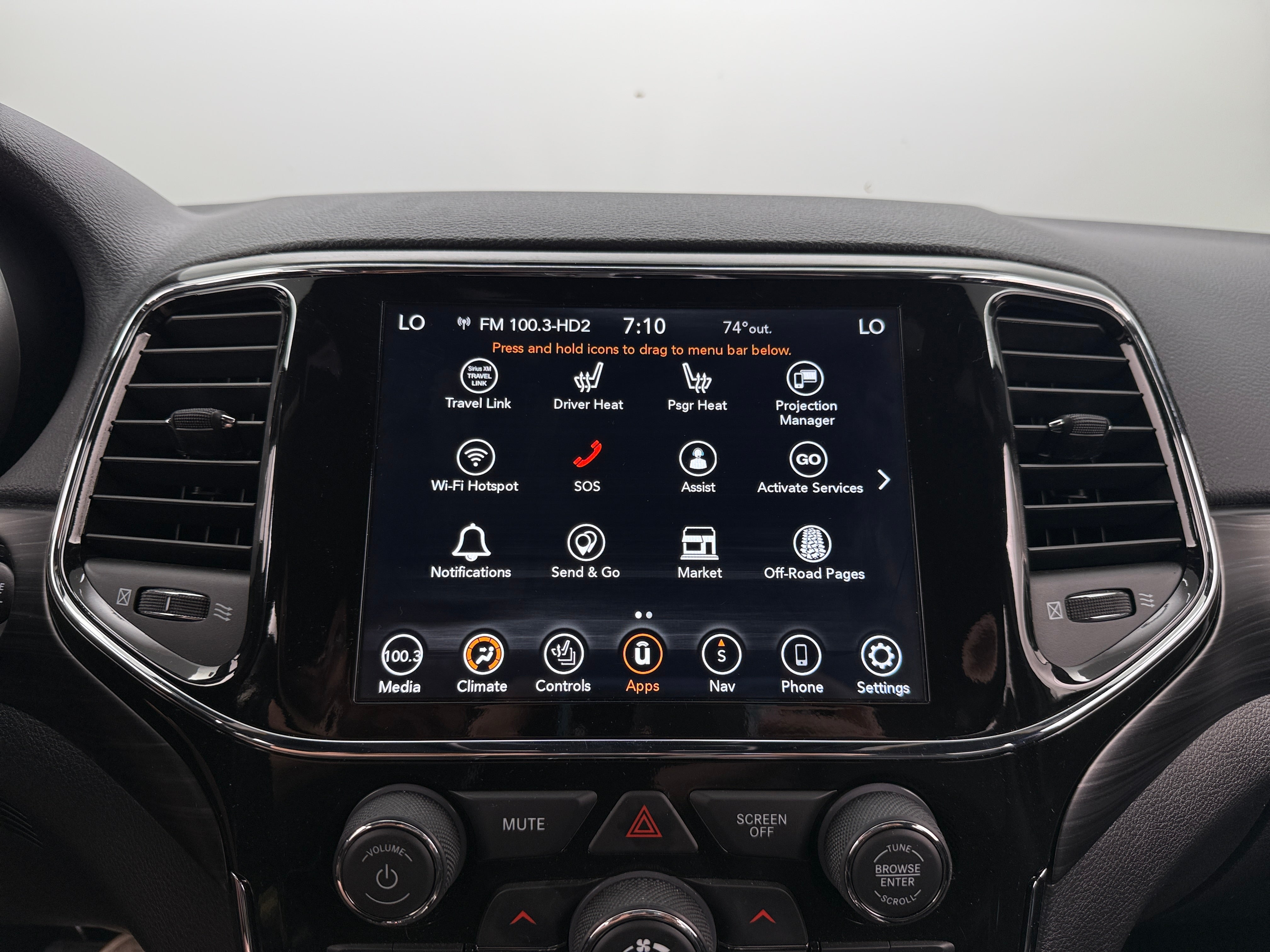 2022 Jeep Grand Cherokee Laredo 3