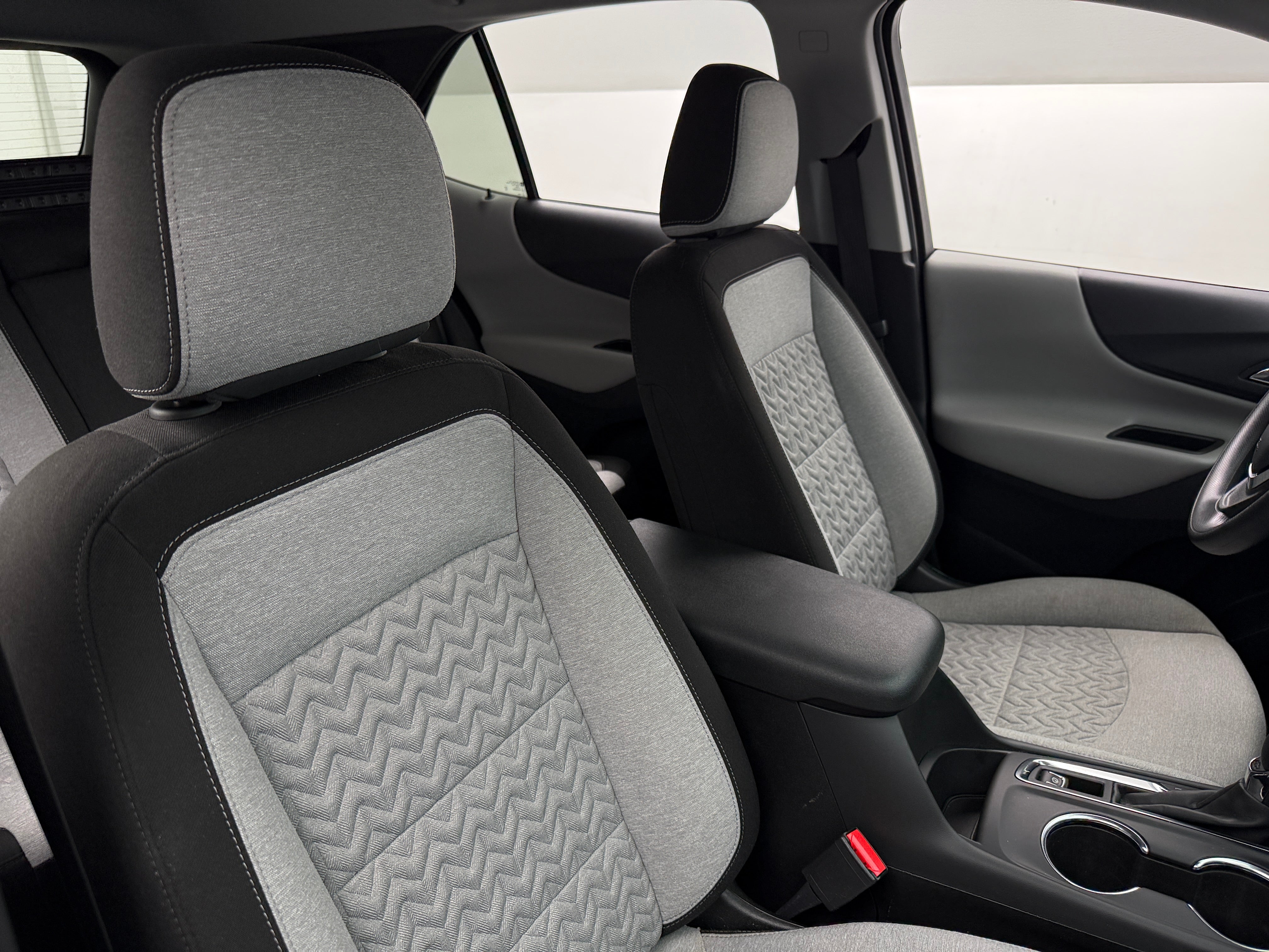 2022 Chevrolet Equinox LS 2