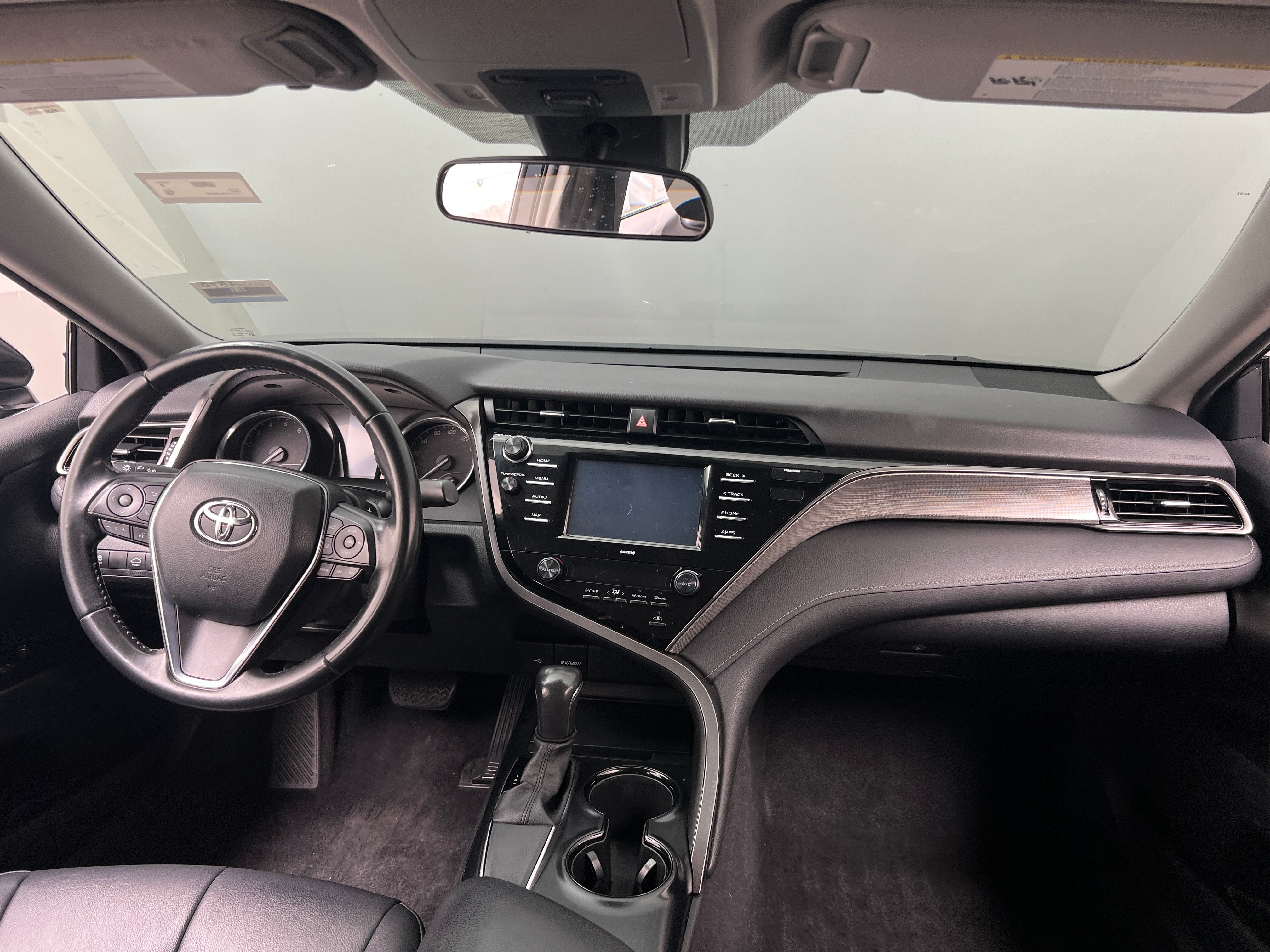 2020 Toyota Camry SE 2