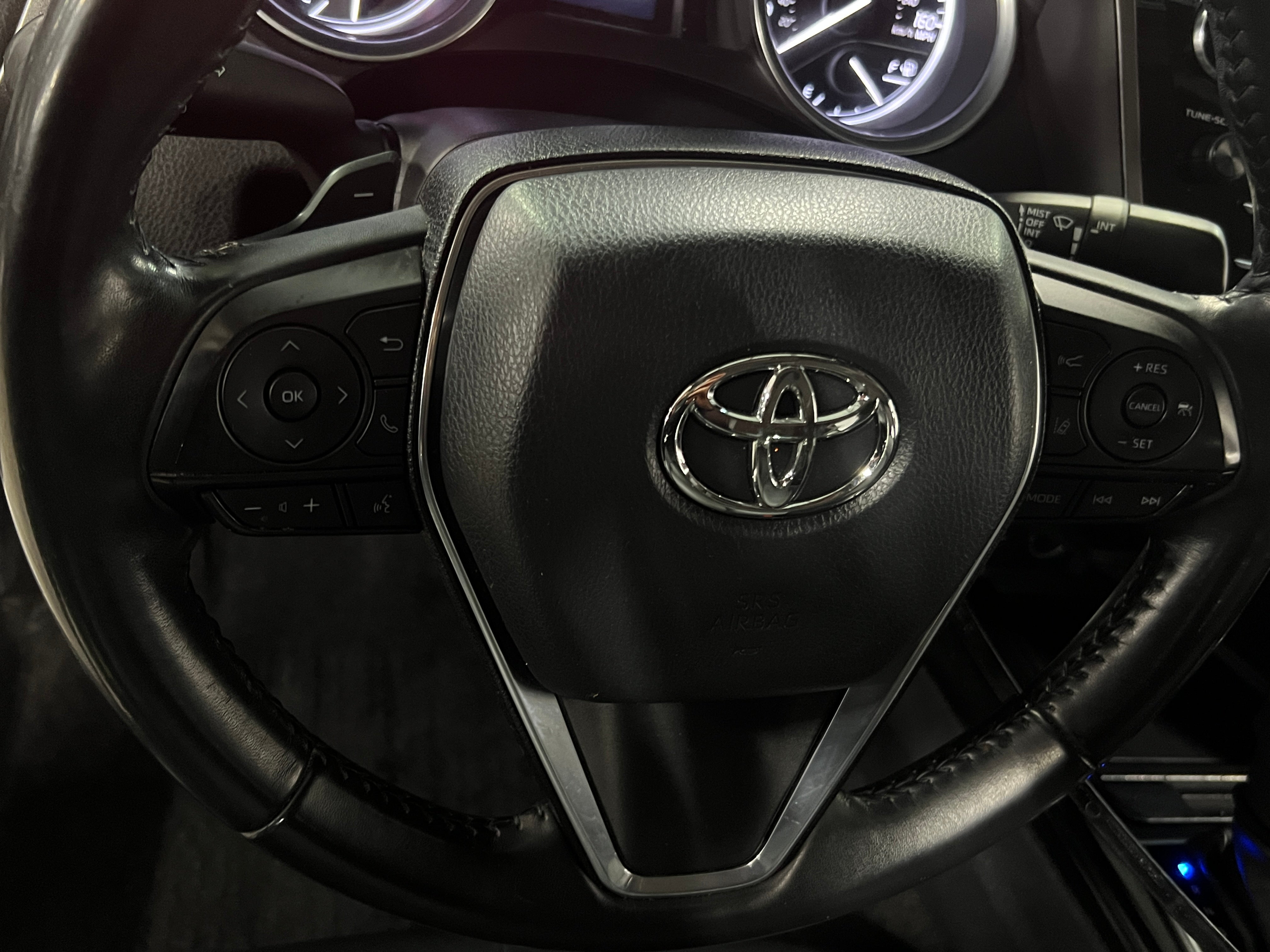 2020 Toyota Camry SE 4