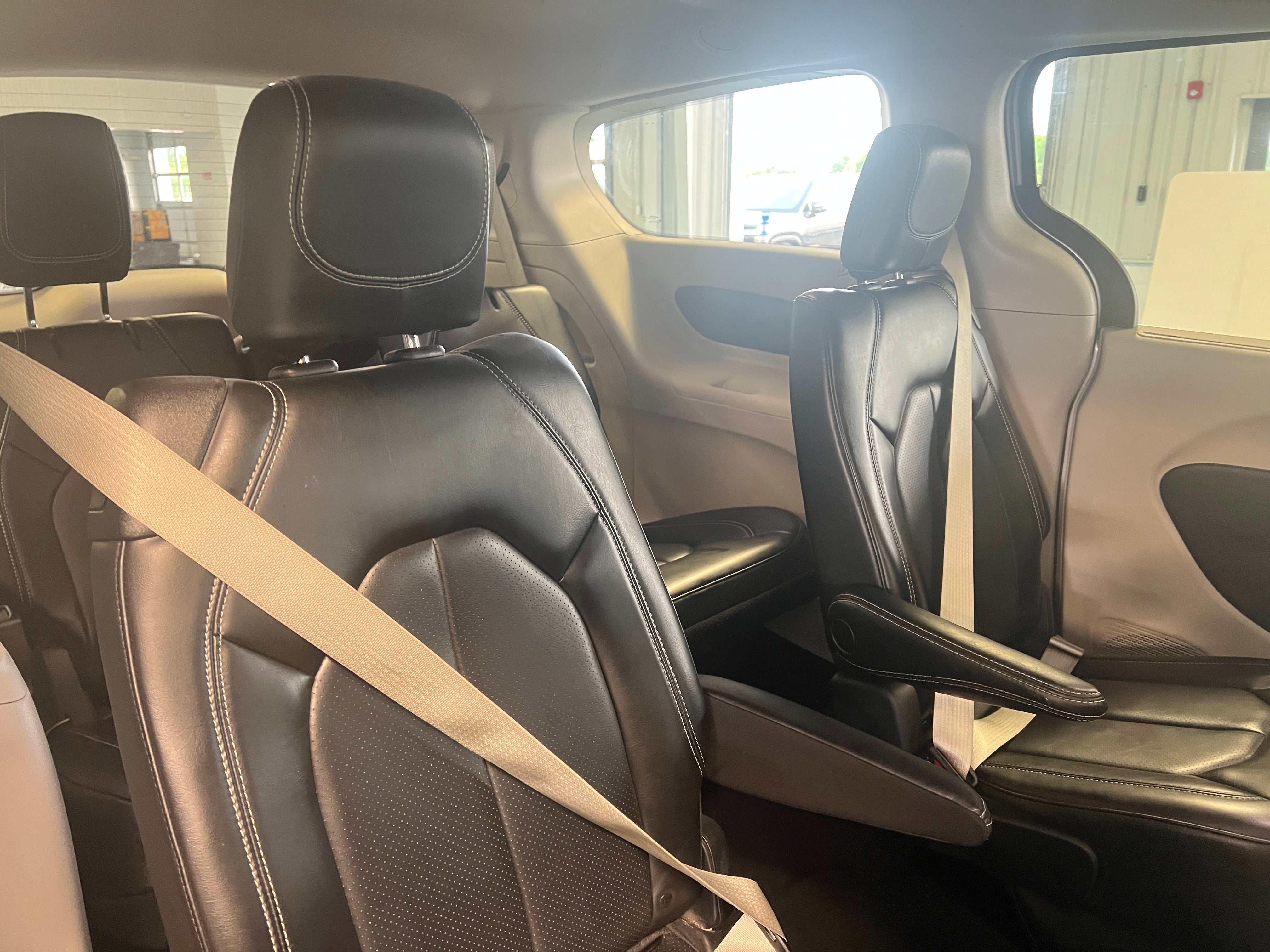 2023 Chrysler Pacifica Touring L 5