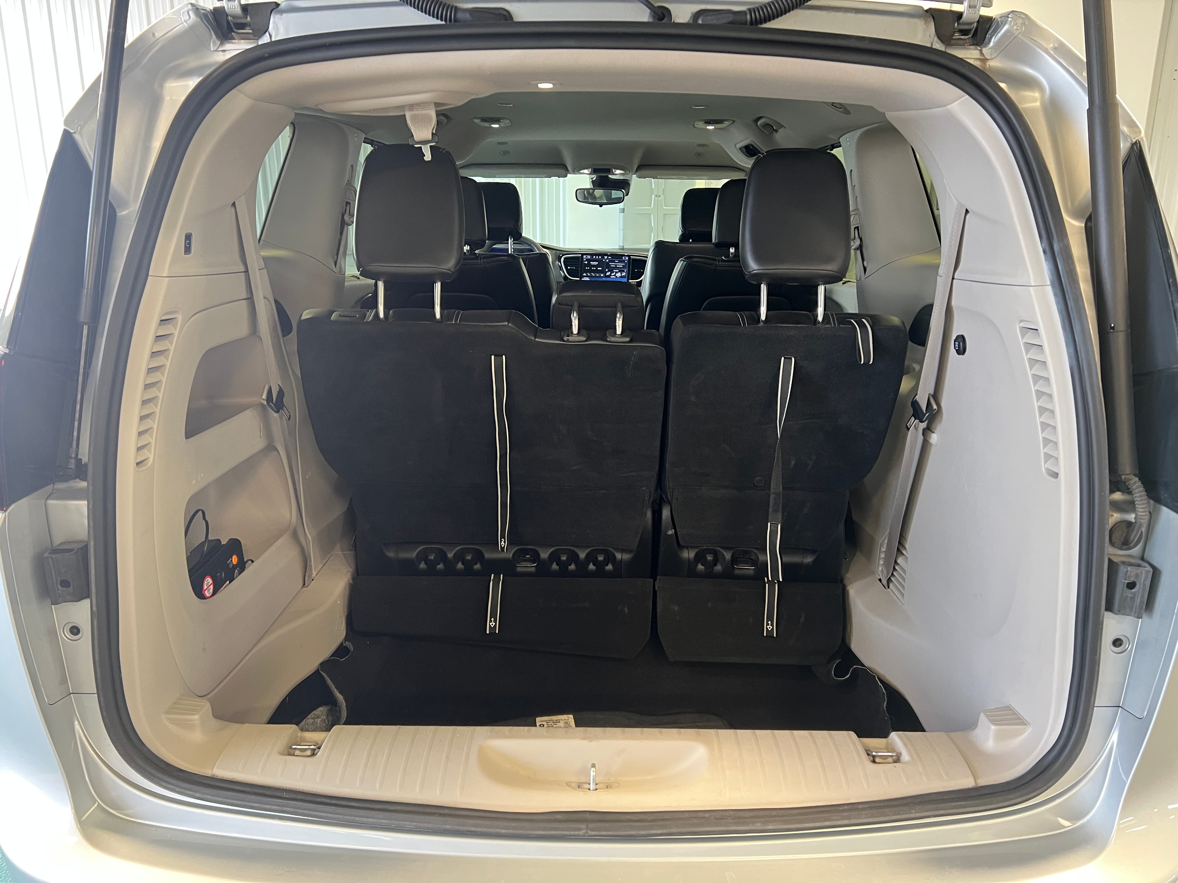 2023 Chrysler Pacifica Touring L 6