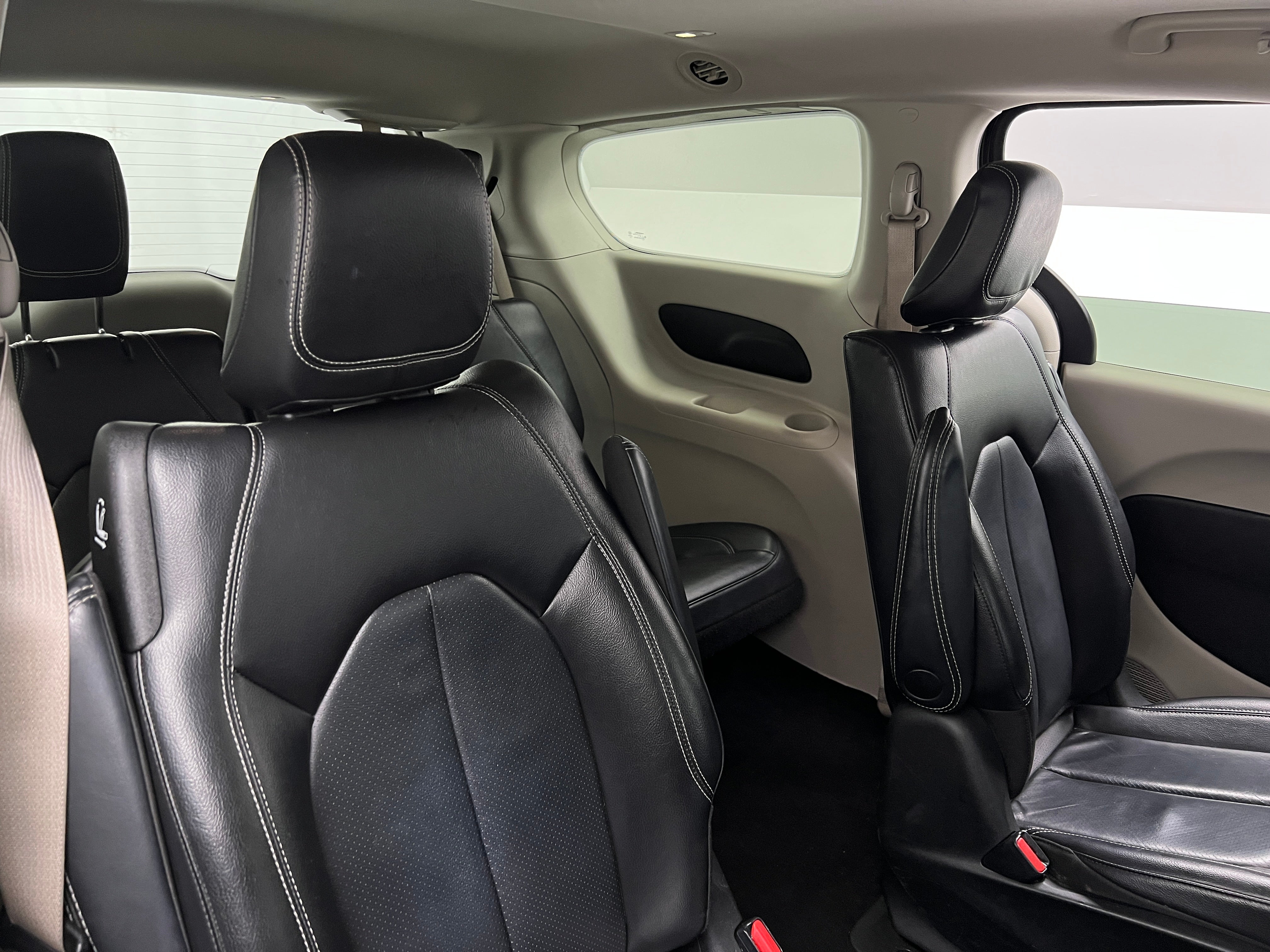 Thumbnail: 2022 Chrysler Pacifica - 5