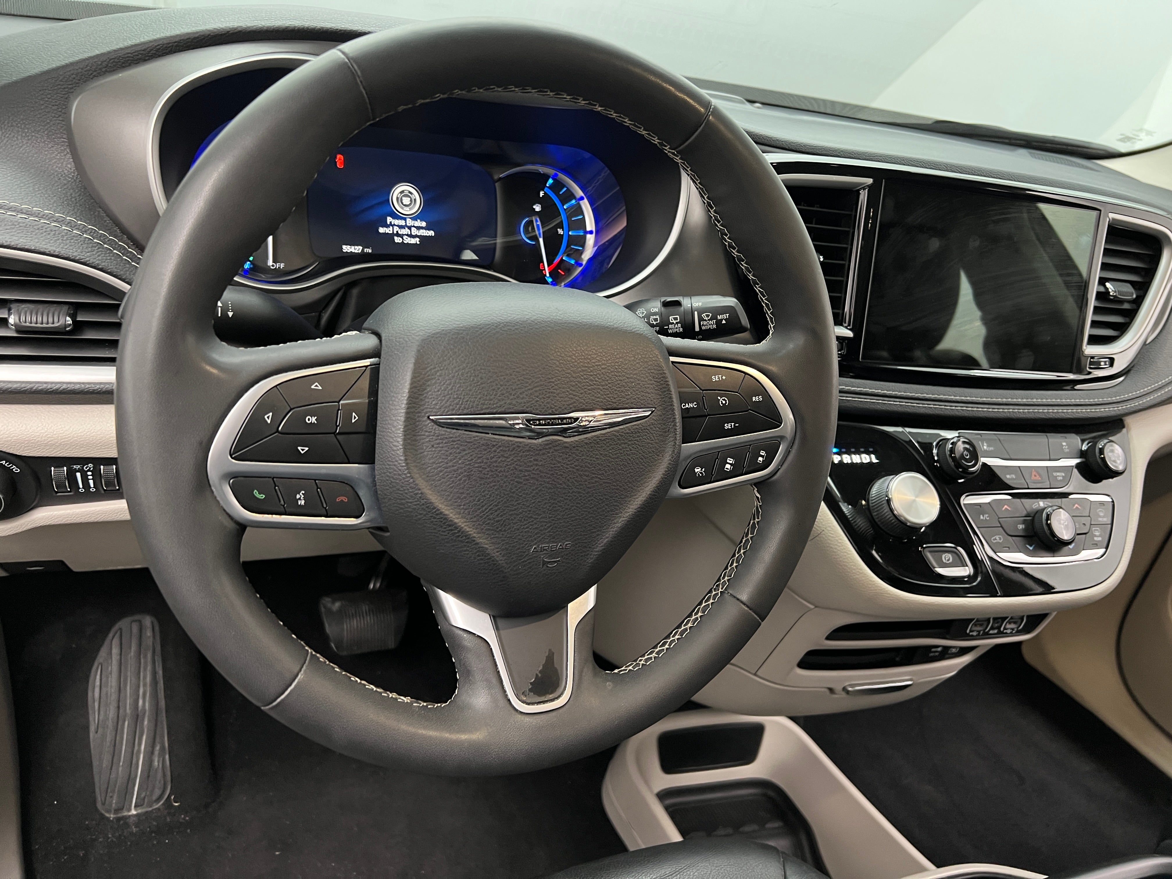 Thumbnail: 2022 Chrysler Pacifica - 4