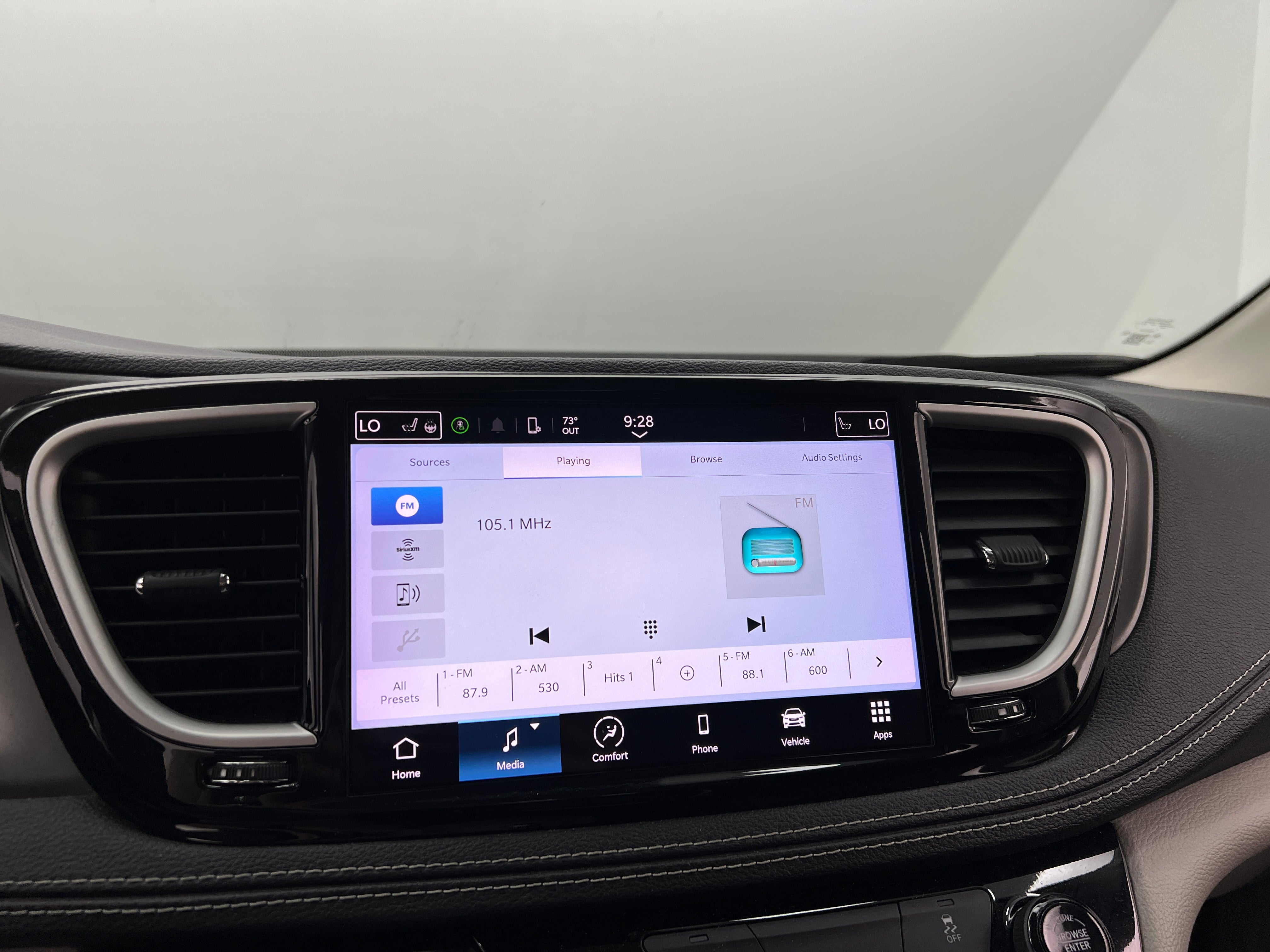 Thumbnail: 2022 Chrysler Pacifica - 3