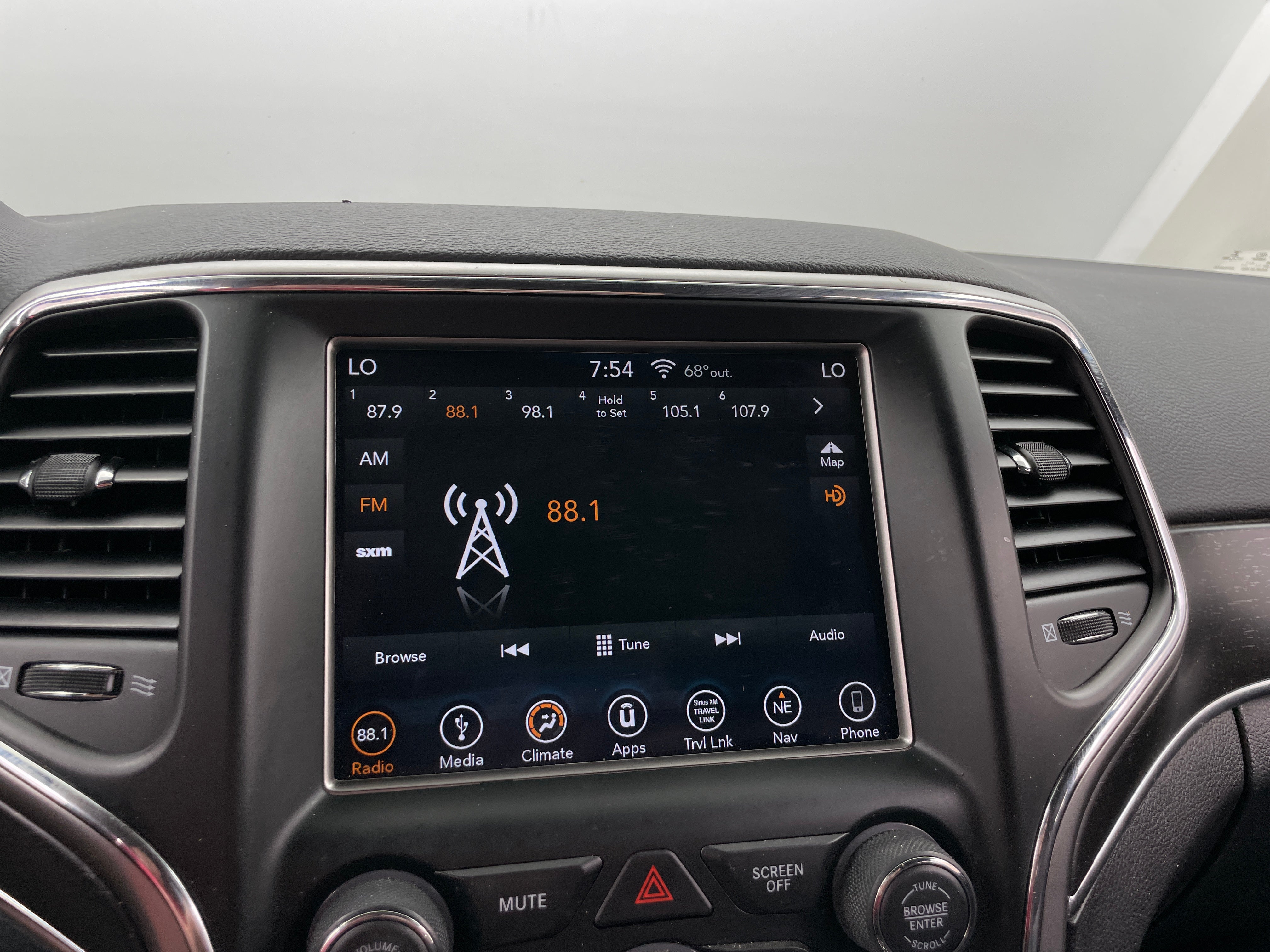 2018 Jeep Grand Cherokee Limited Edition 3