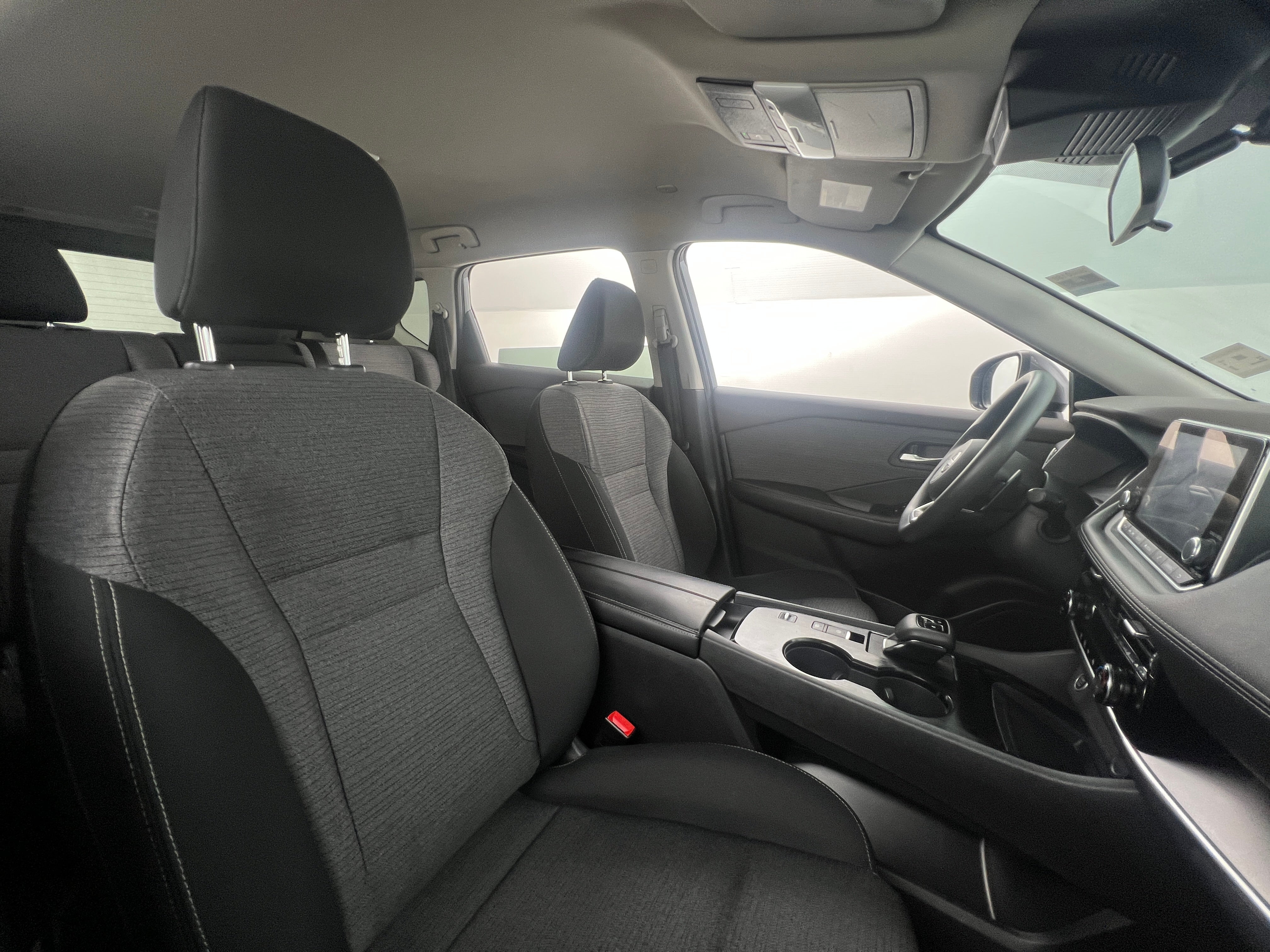 2022 Nissan Rogue SV 2