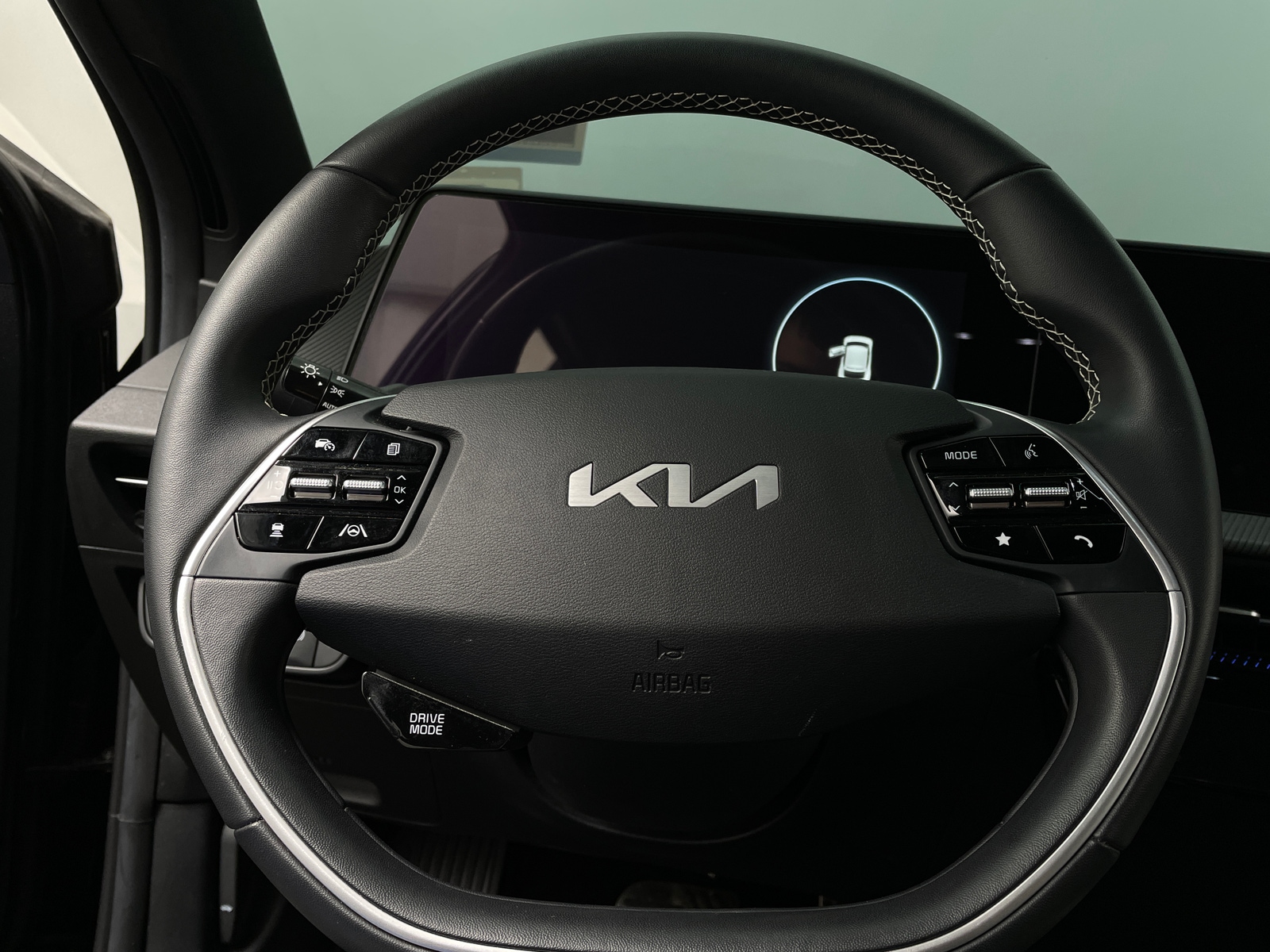 Thumbnail: 2022 Kia EV6 - 4