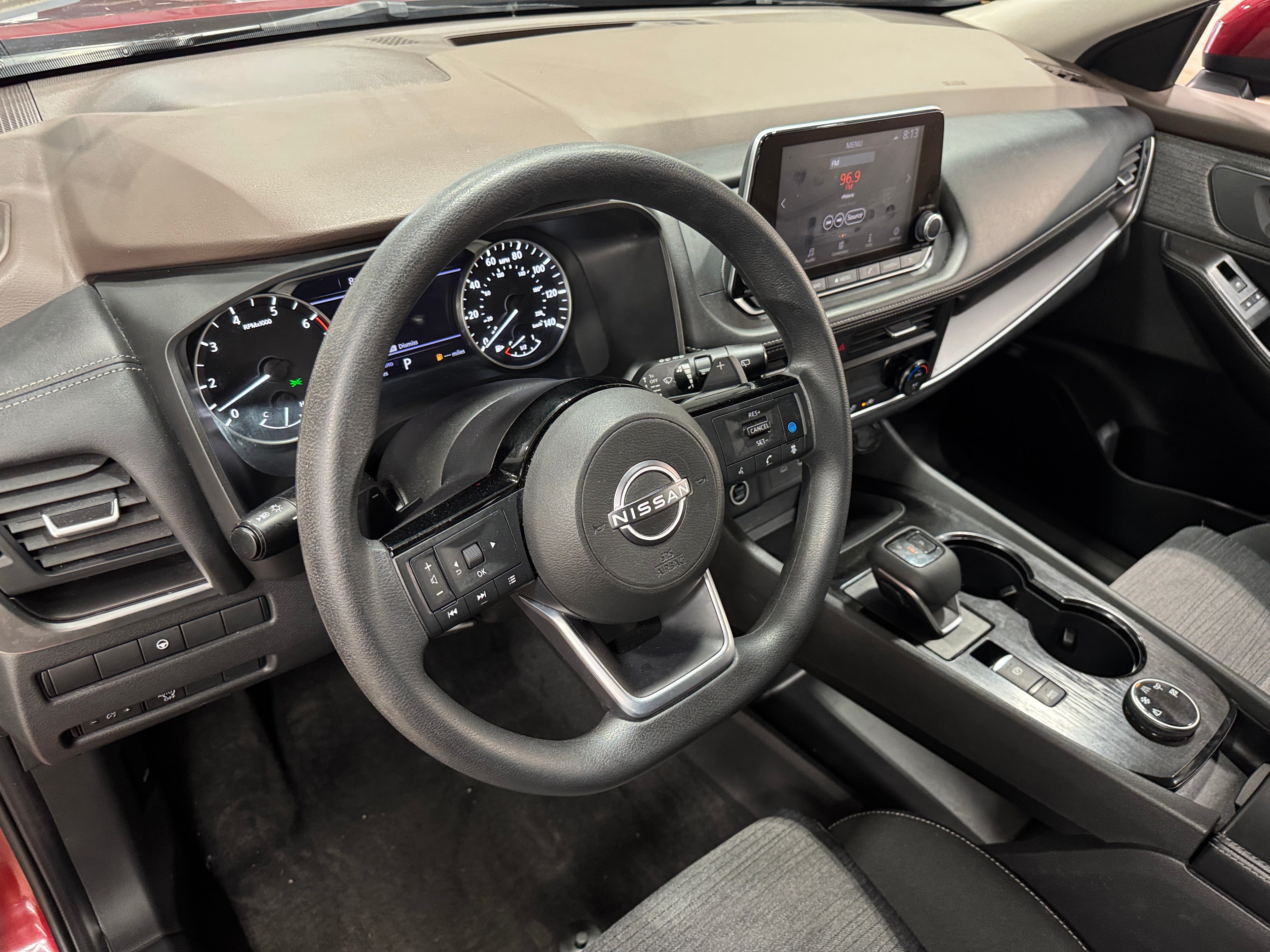2023 Nissan Rogue SV 3