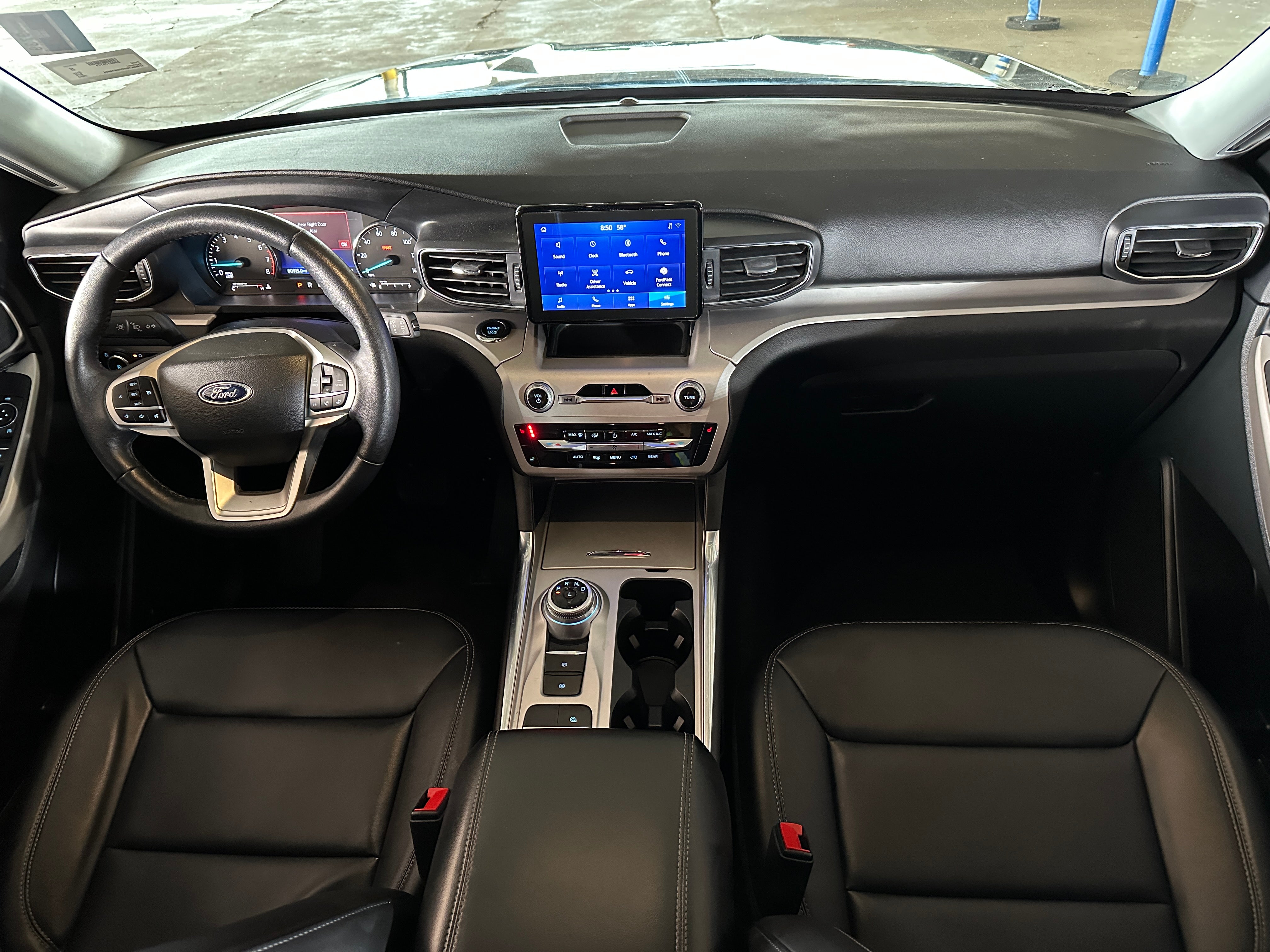 2023 Ford Explorer XLT 2