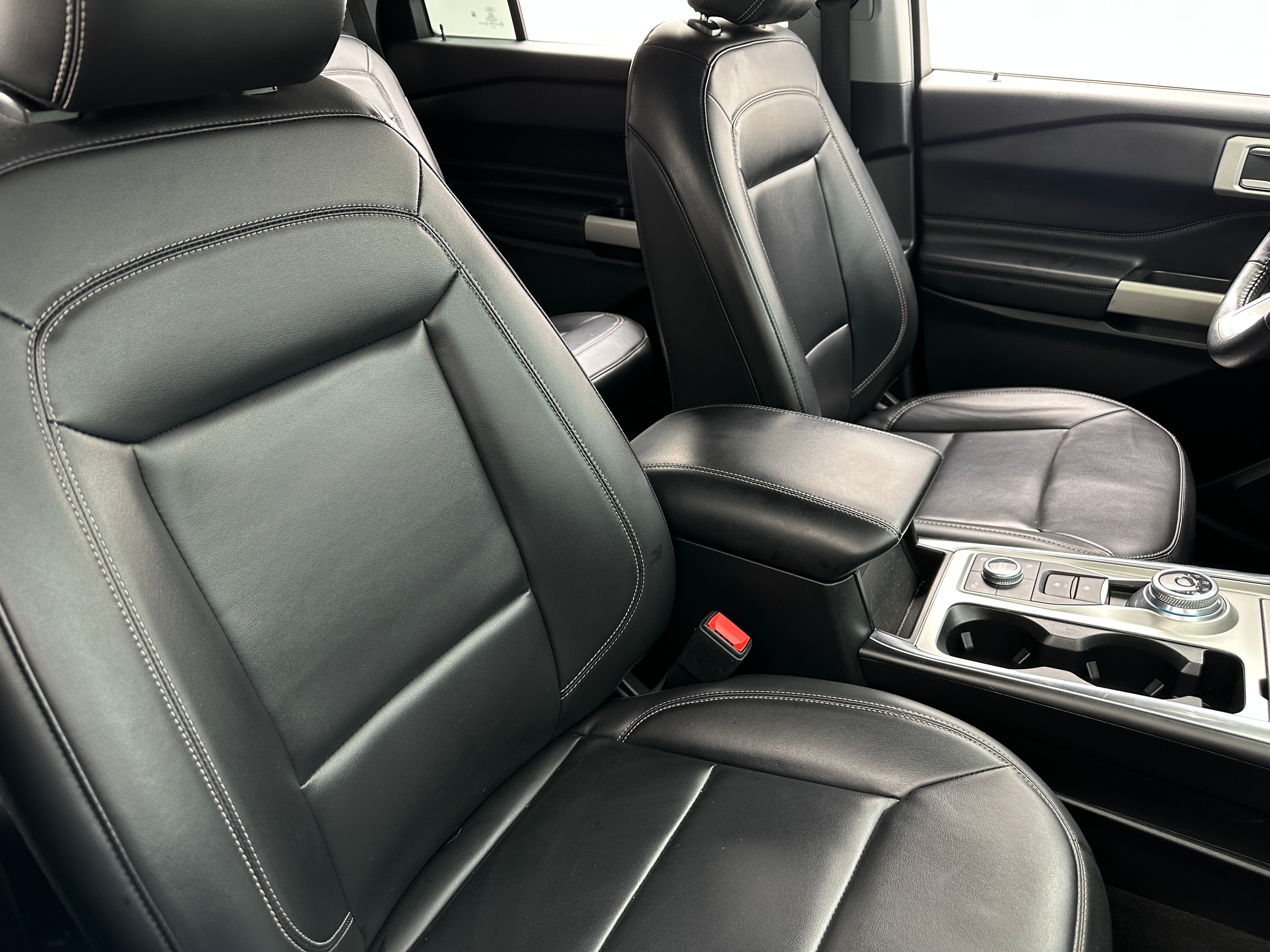 2021 Ford Explorer XLT 2