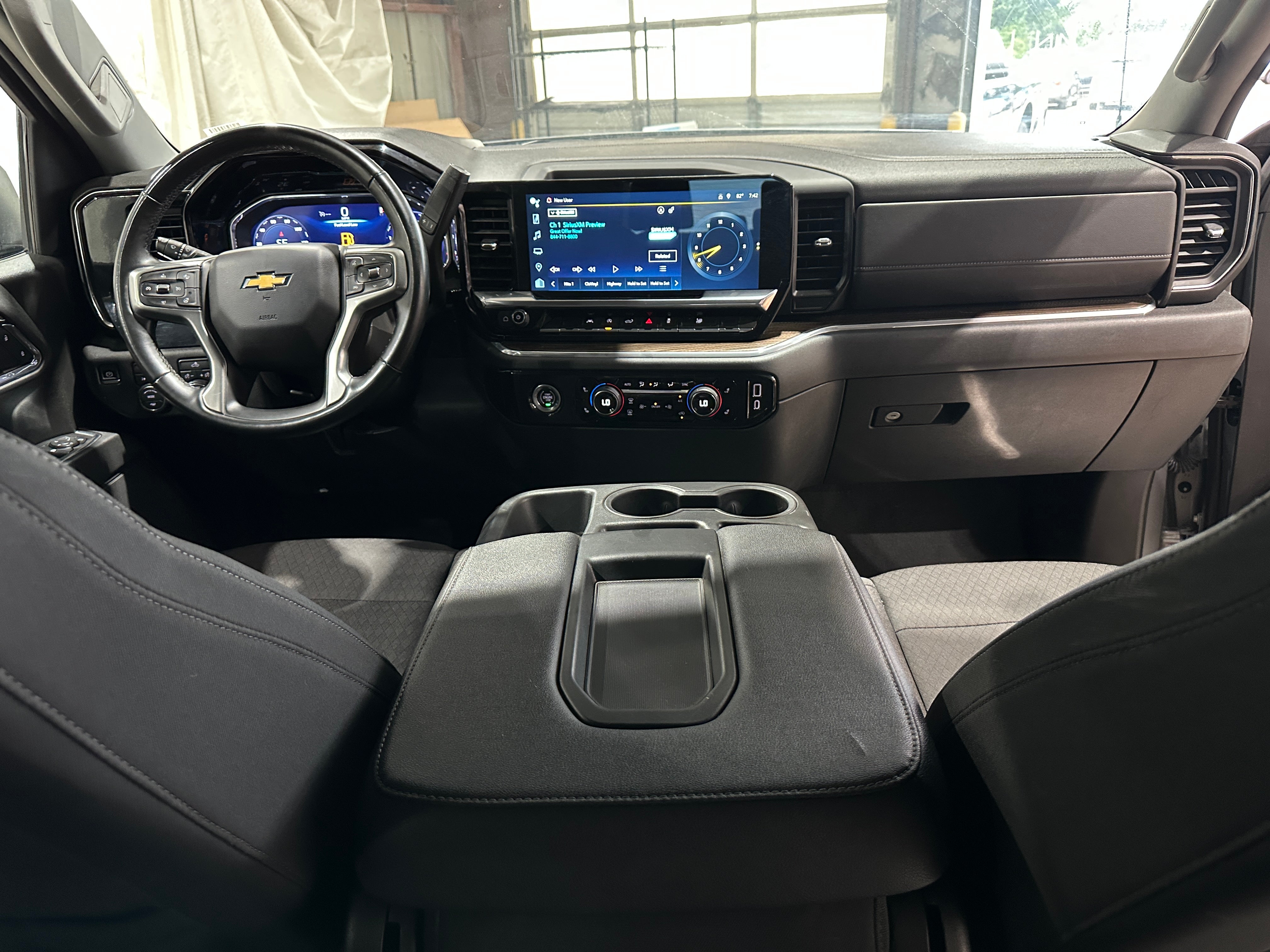 2023 Chevrolet Silverado 1500 LT 3