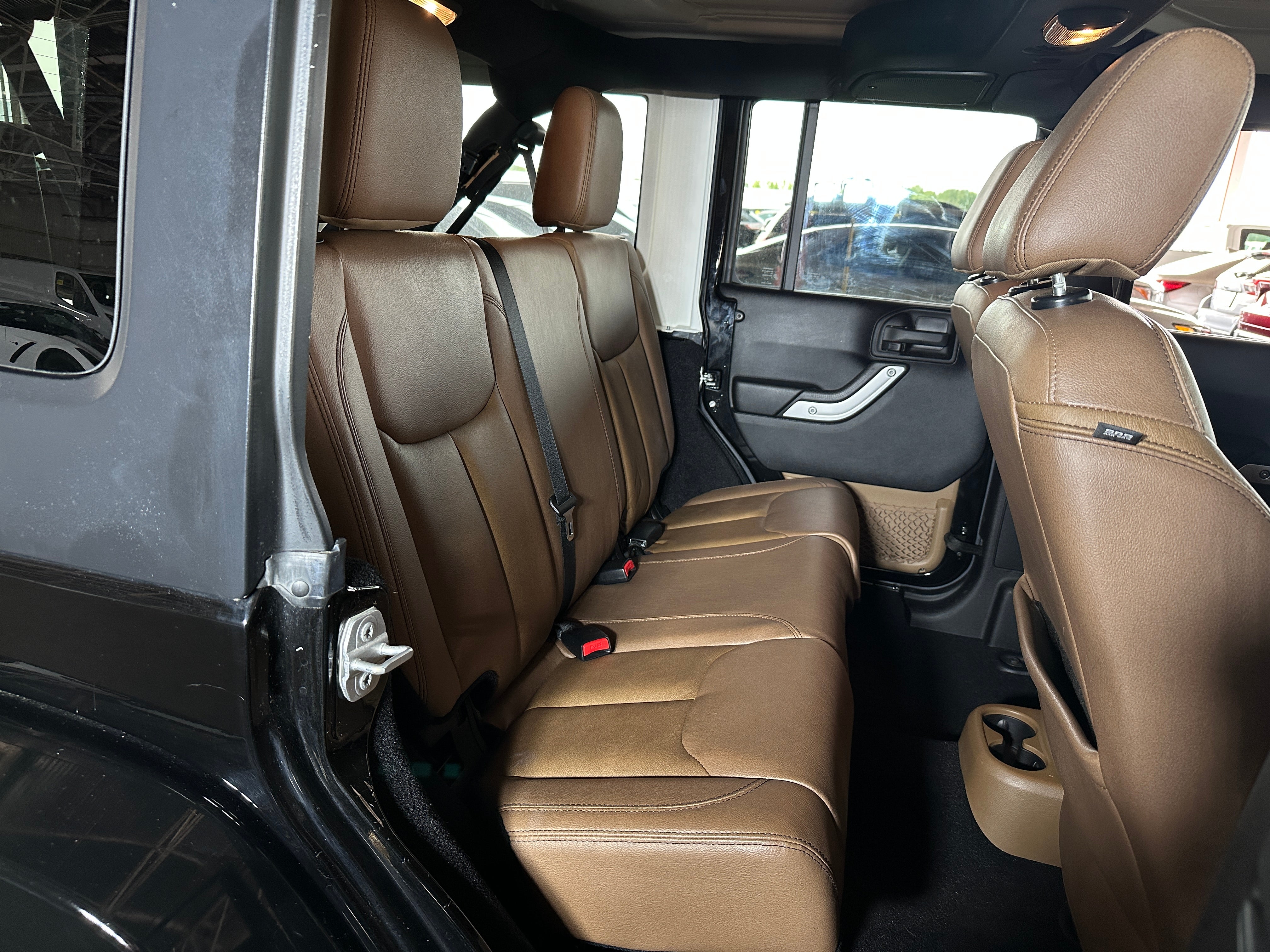 2016 Jeep Wrangler Unlimited Sahara 5