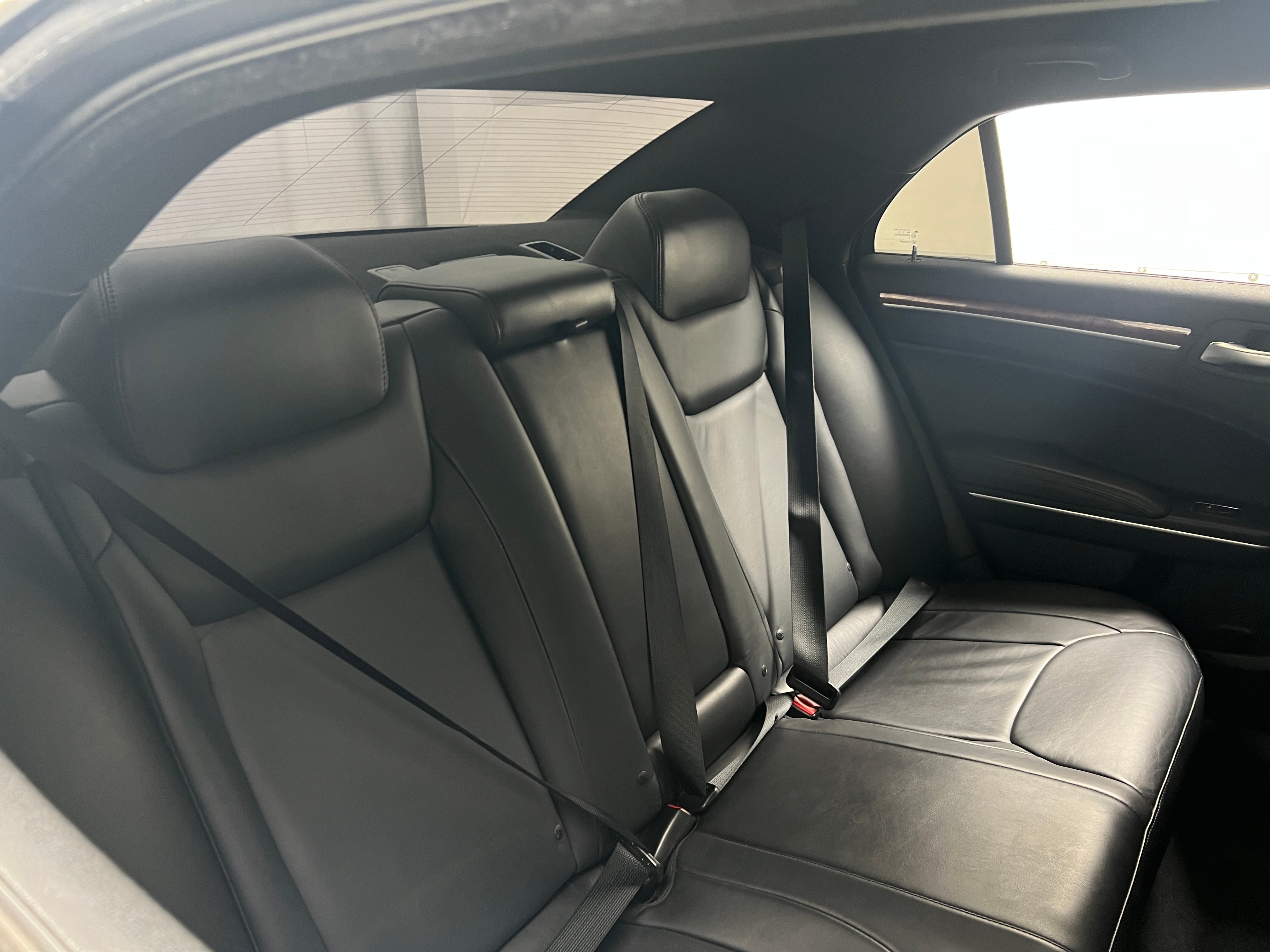 2014 Chrysler 300  5