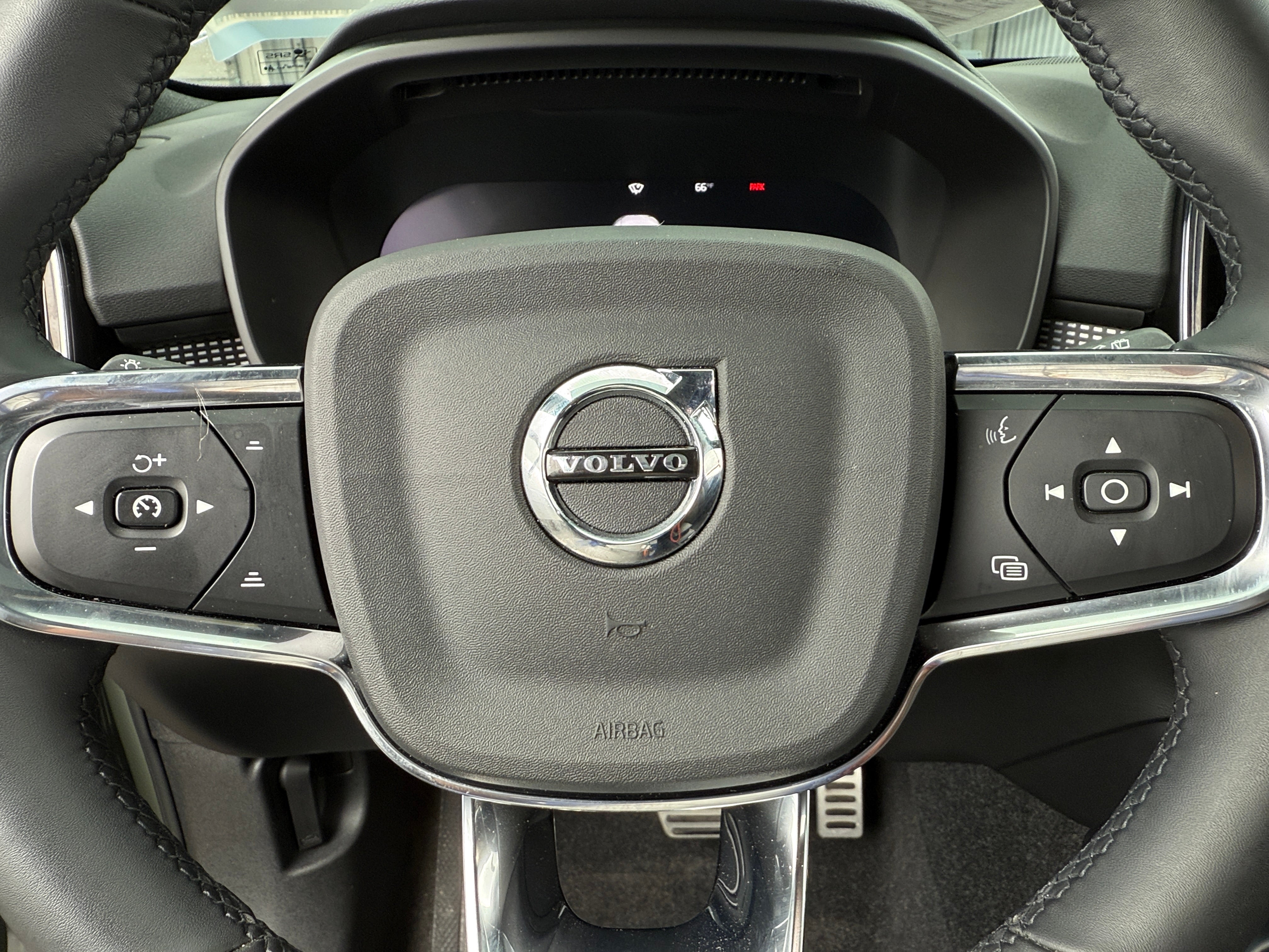 2022 Volvo XC40 Recharge Ultimate 4
