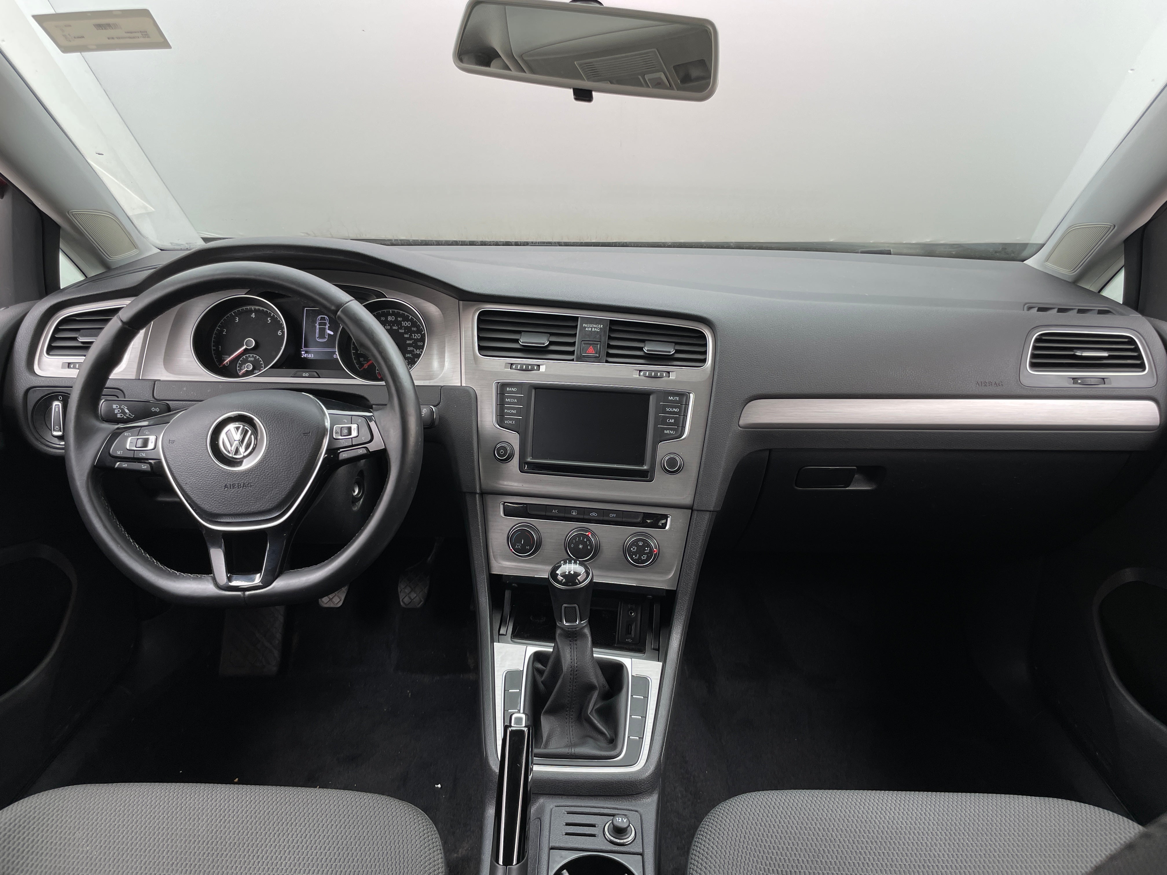 2017 Volkswagen Golf S 3