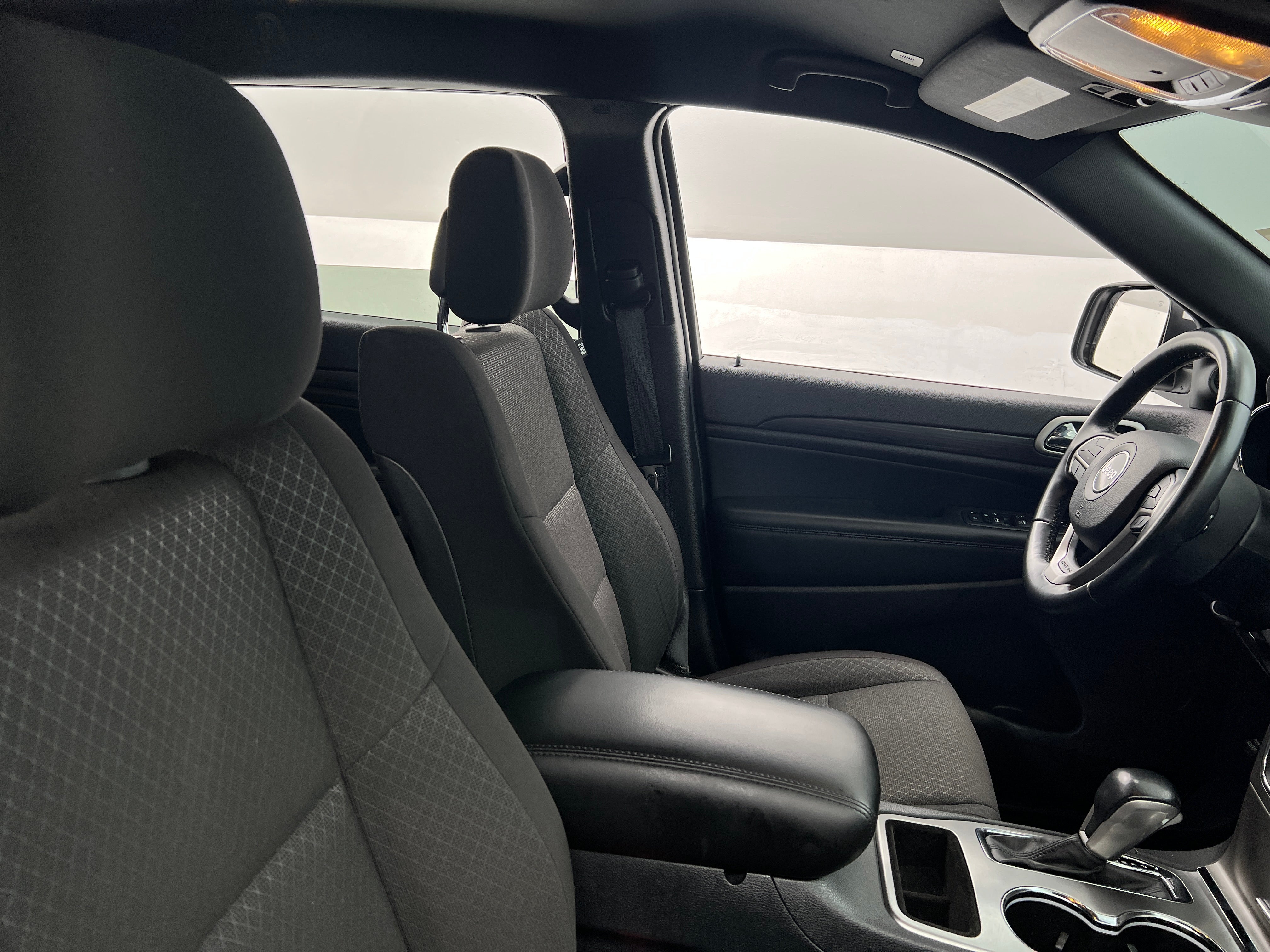 2020 Jeep Grand Cherokee Laredo 2