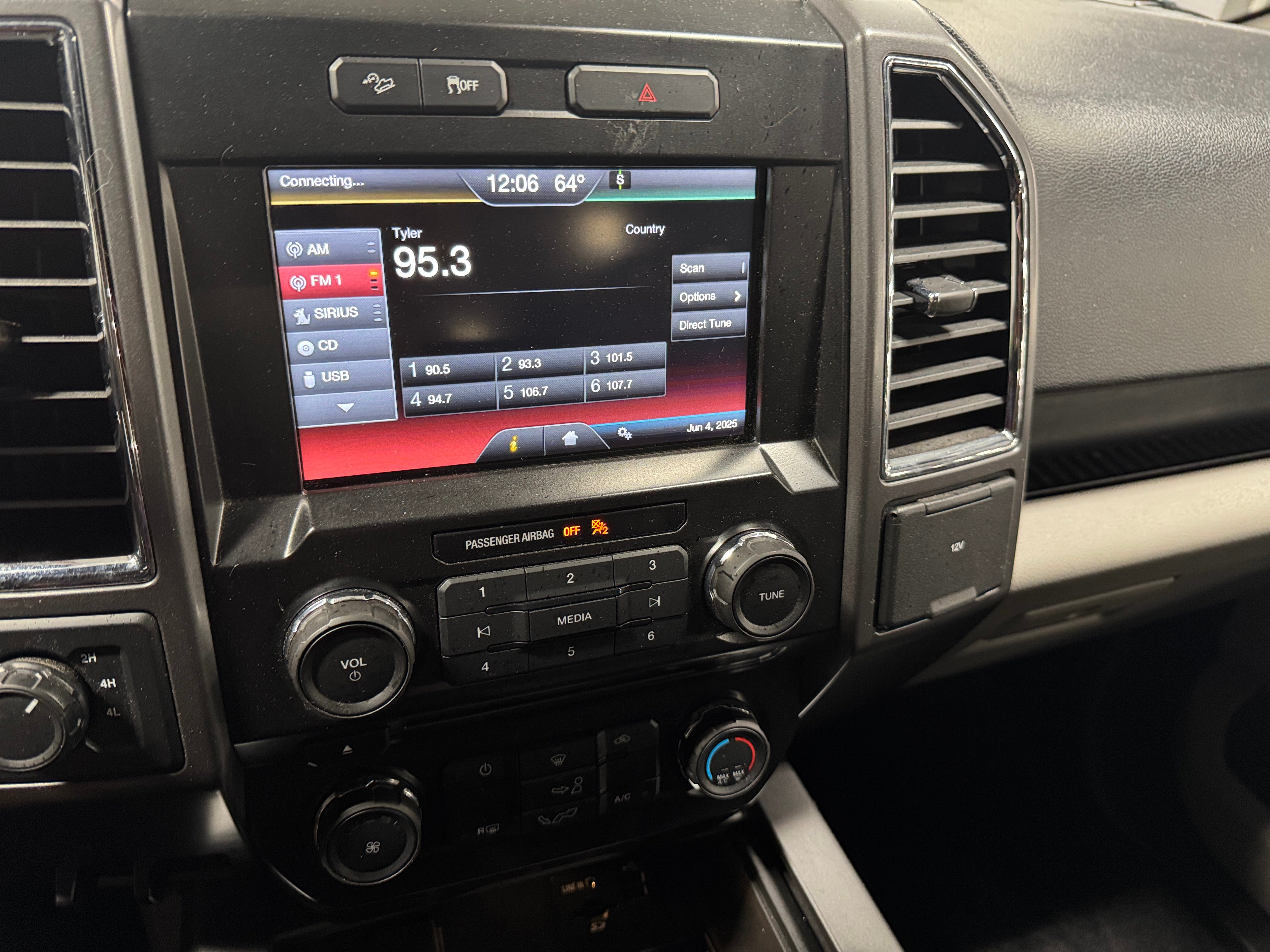 2015 Ford Econoline E-150 4