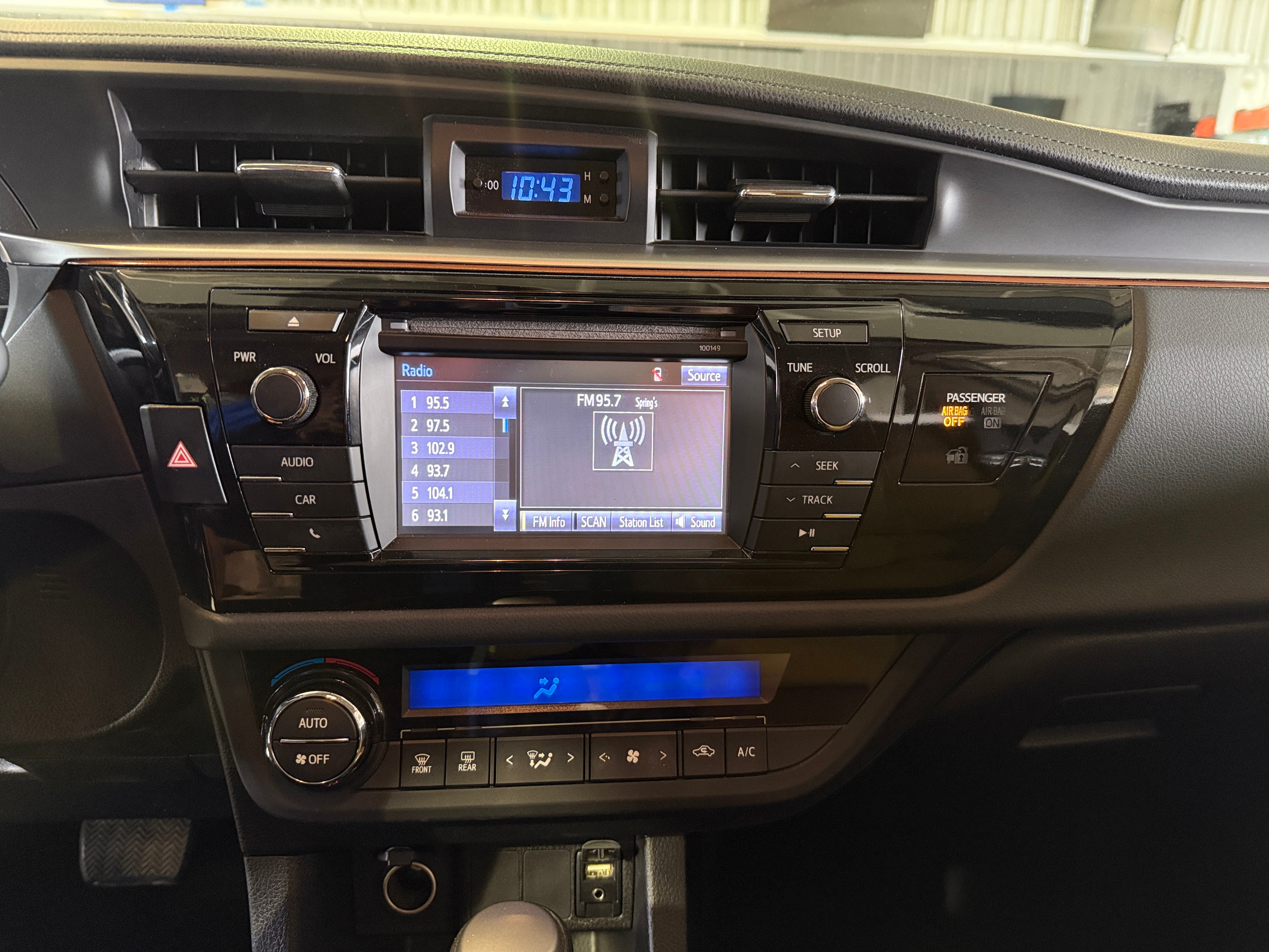 2015 Toyota Corolla LE 4
