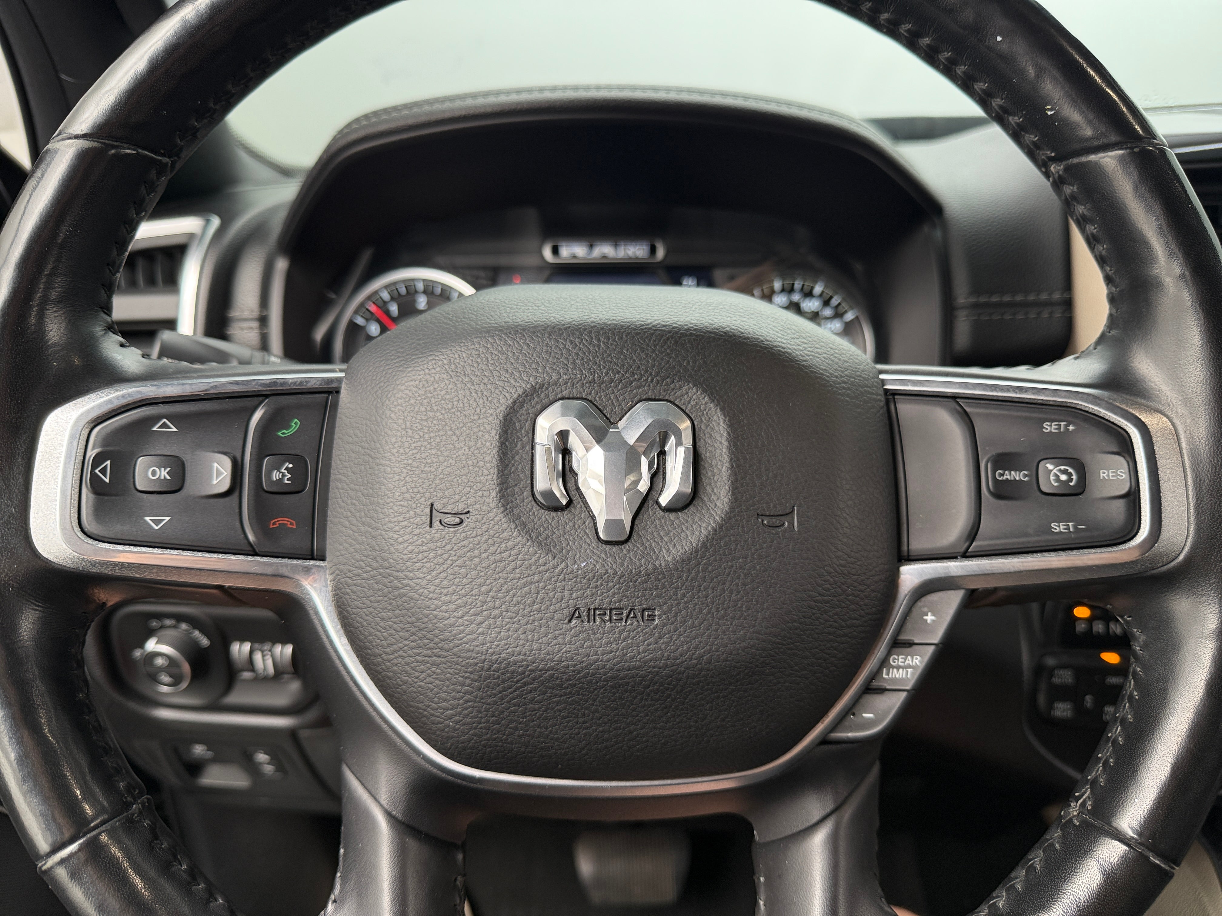 2019 RAM 1500 Laramie 4